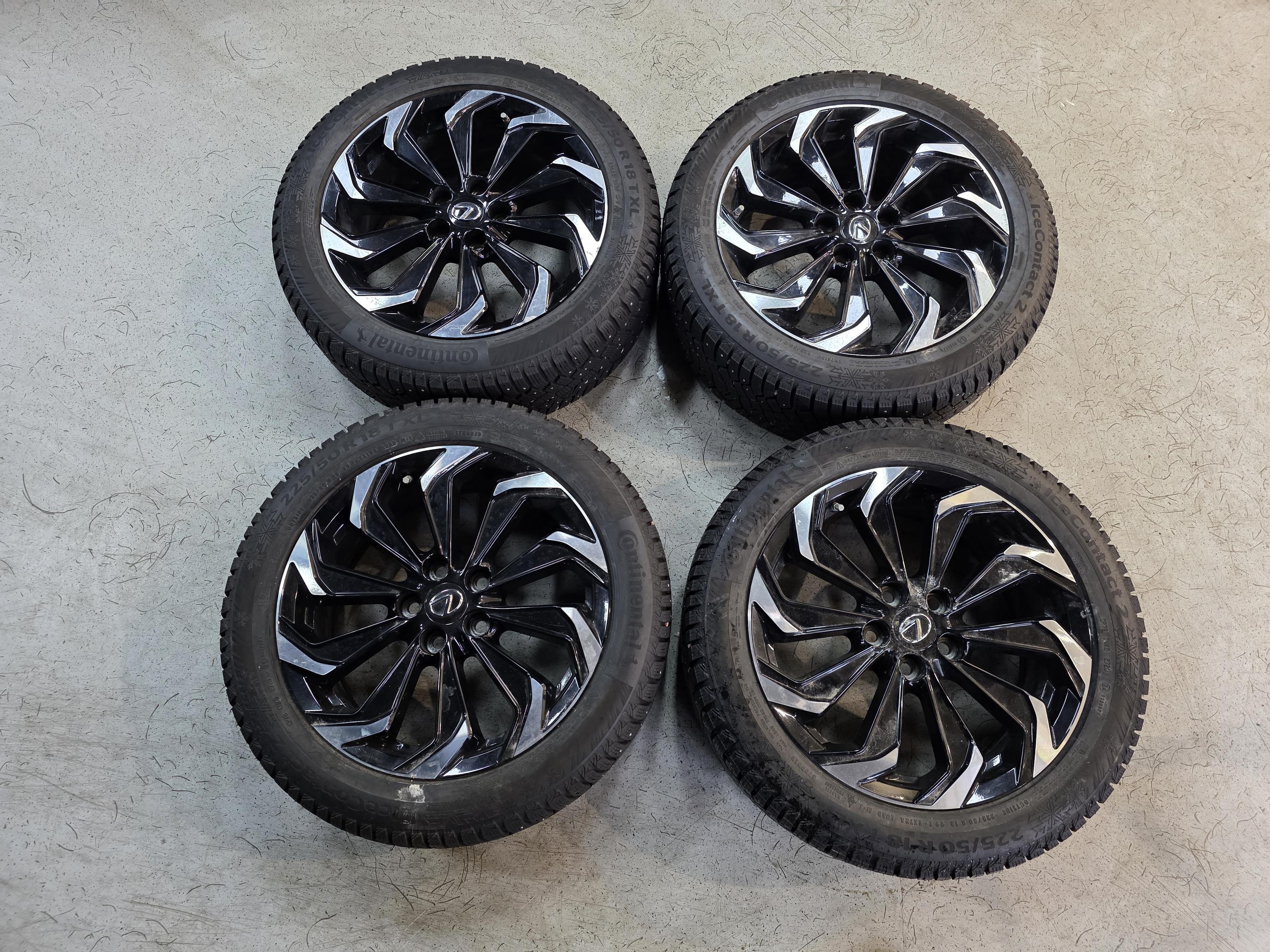 Lexus UX 12