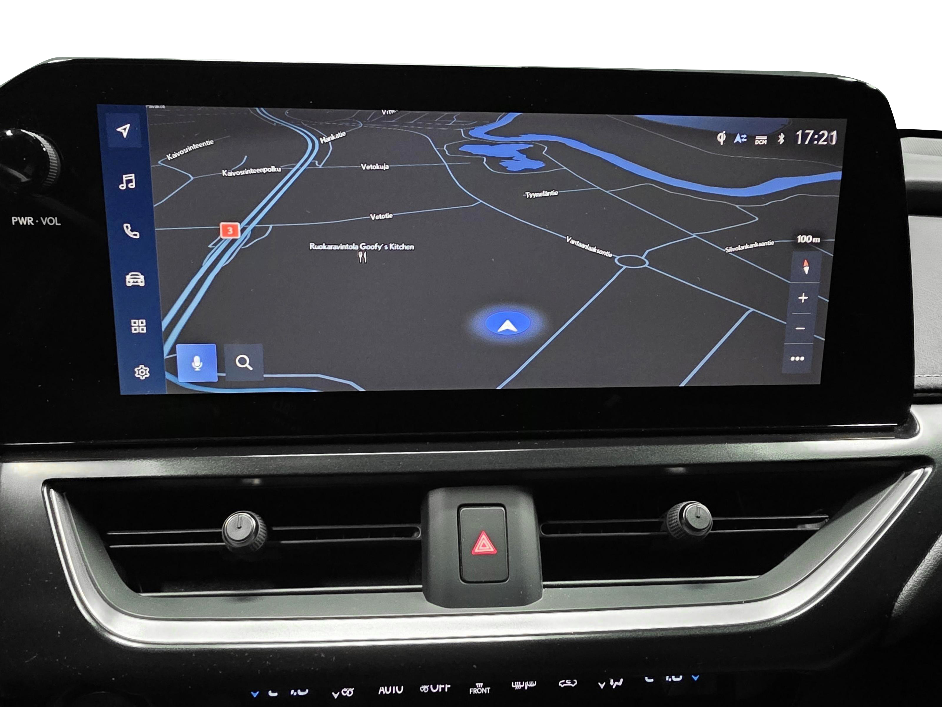 Lexus UX 13