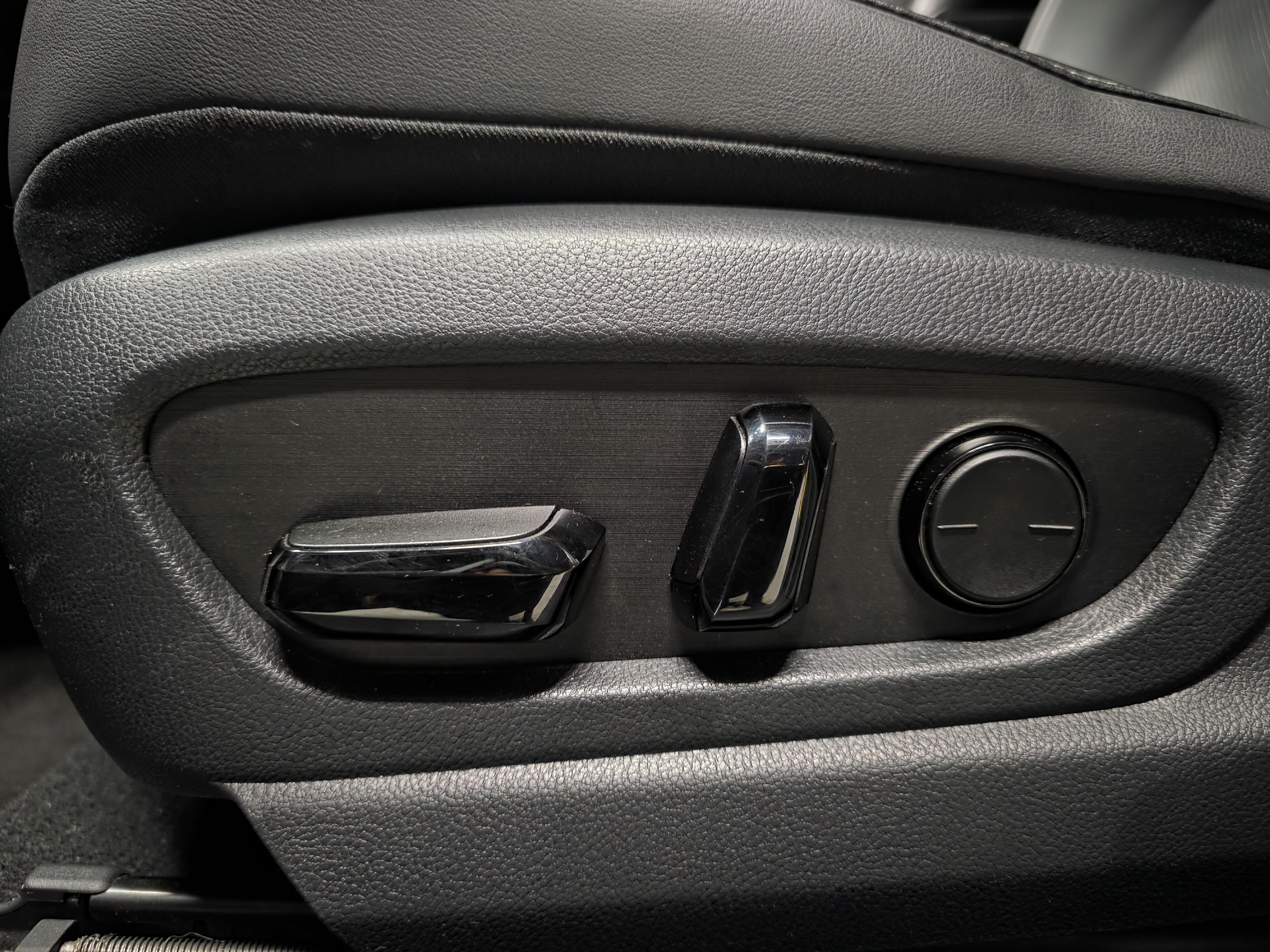 Lexus UX 16