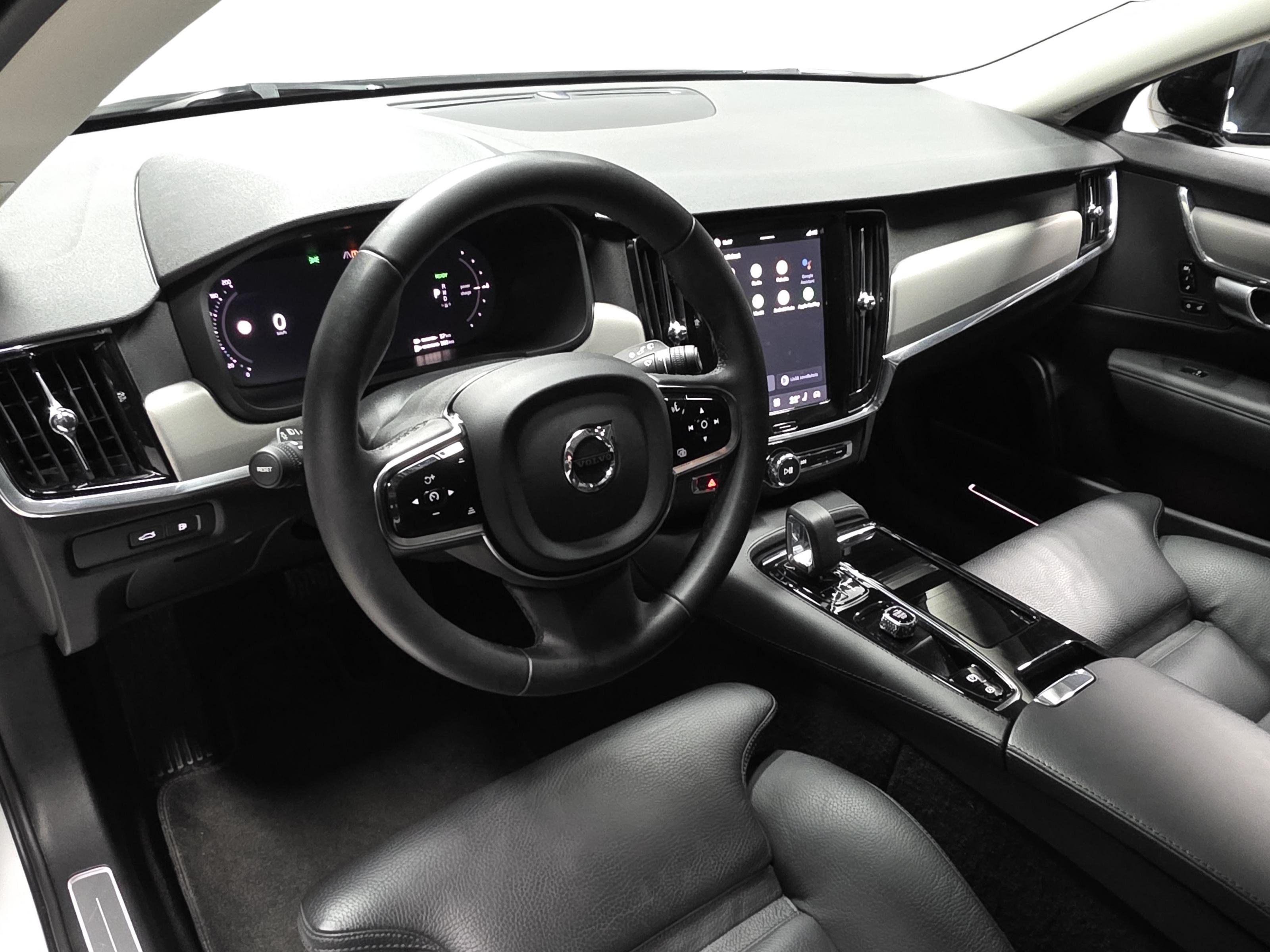 Volvo V90 8