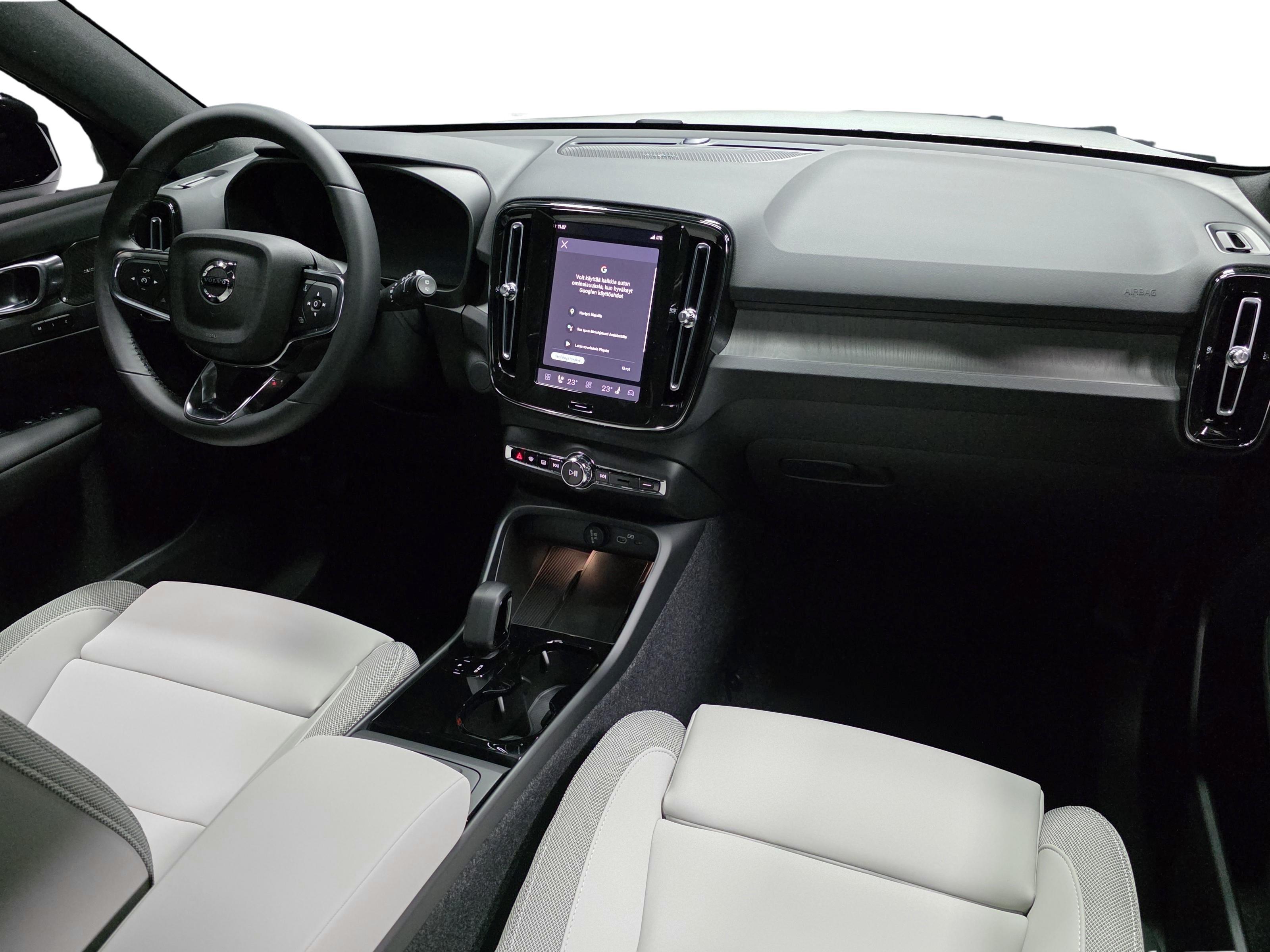 Volvo EX40 17