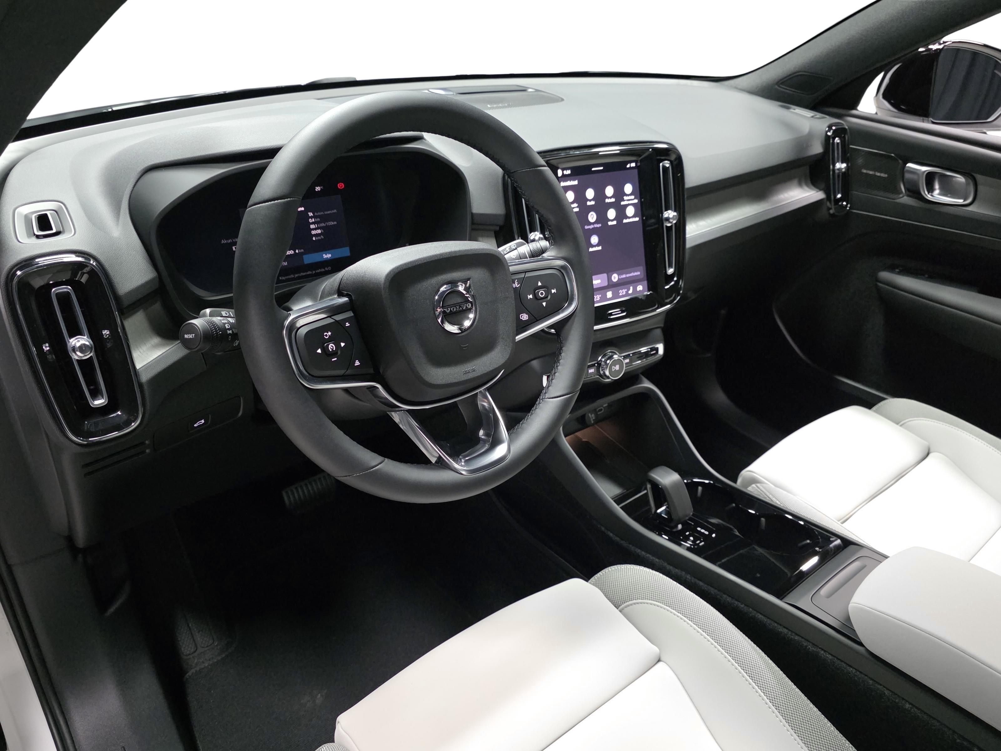 Volvo EX40 8