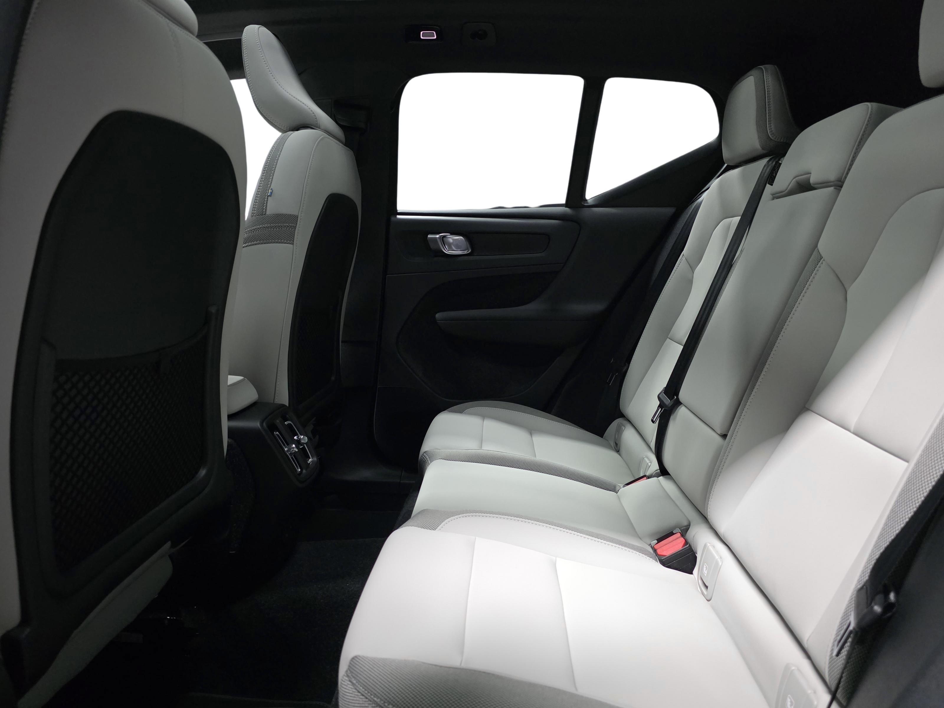 Volvo EX40 9