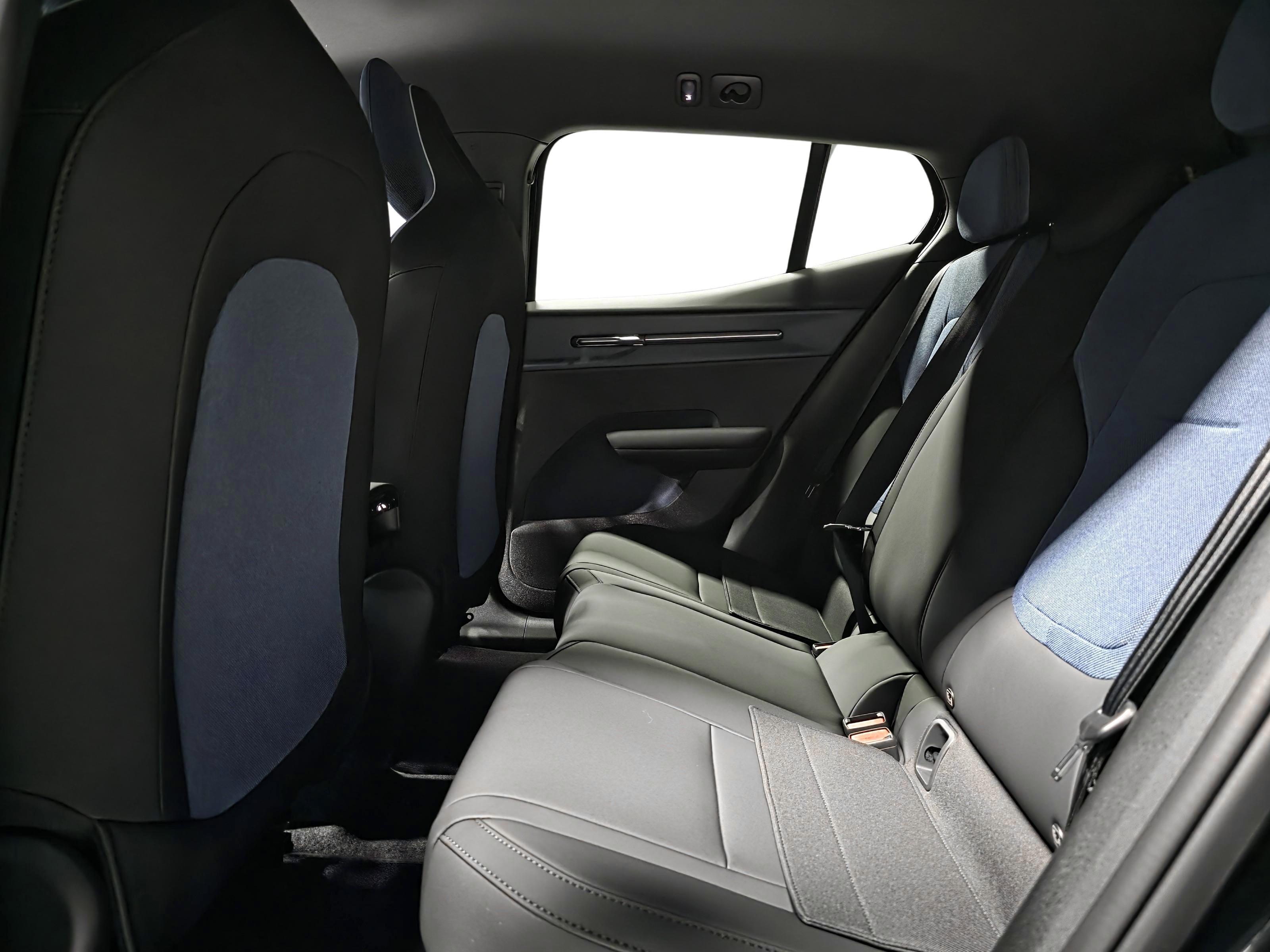 Volvo EX30 9