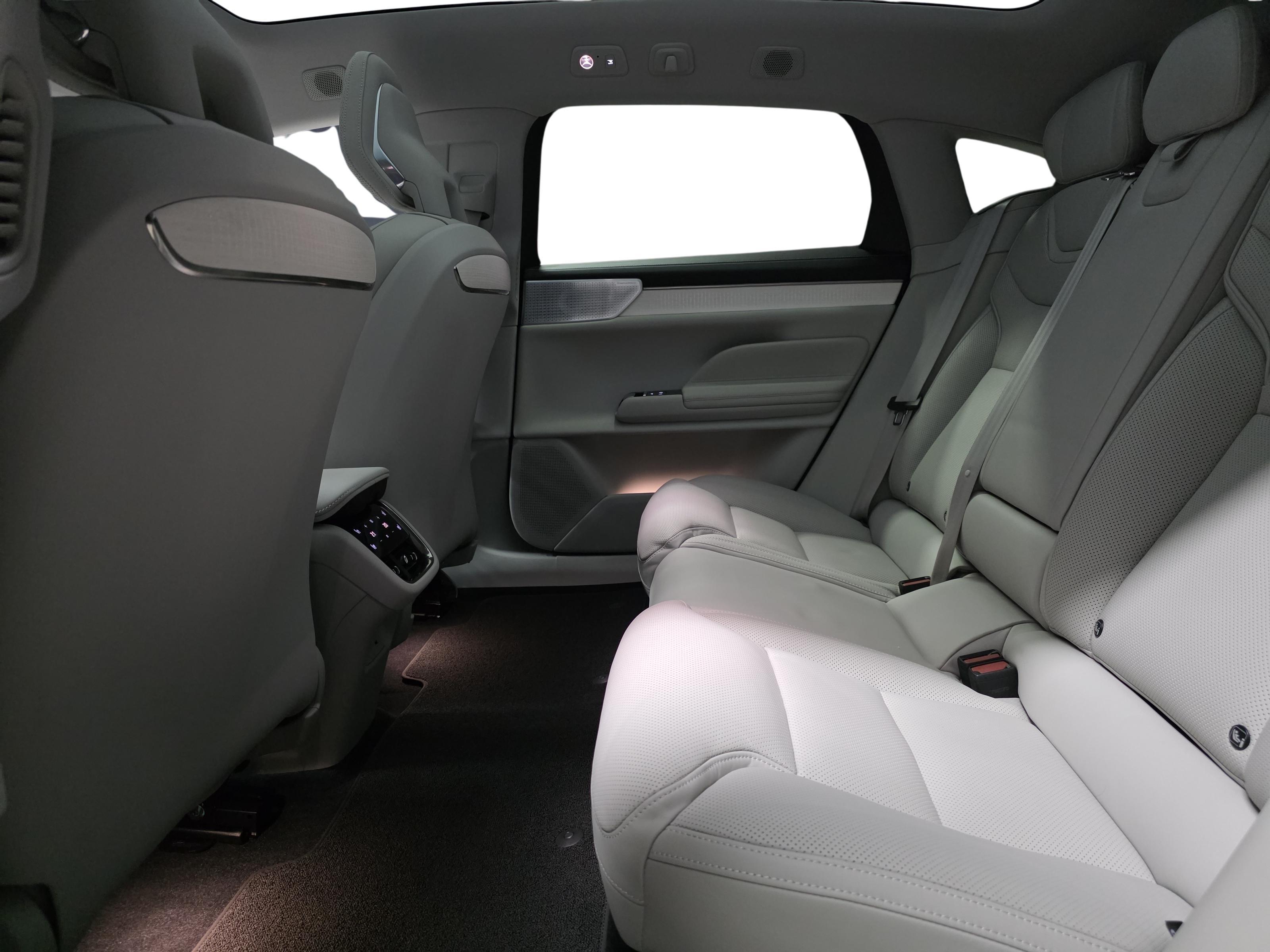 Volvo ES90 9