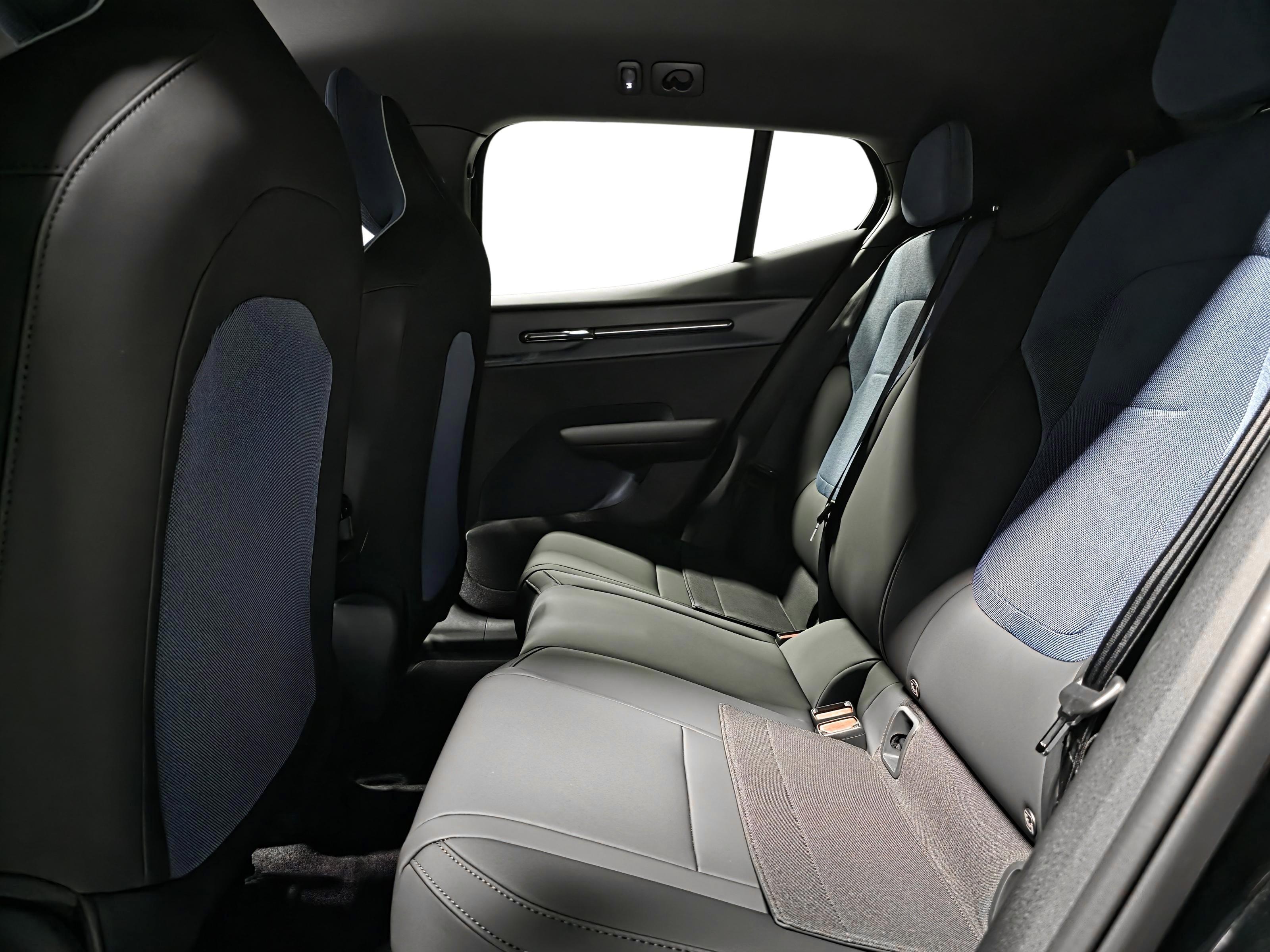 Volvo EX30 9