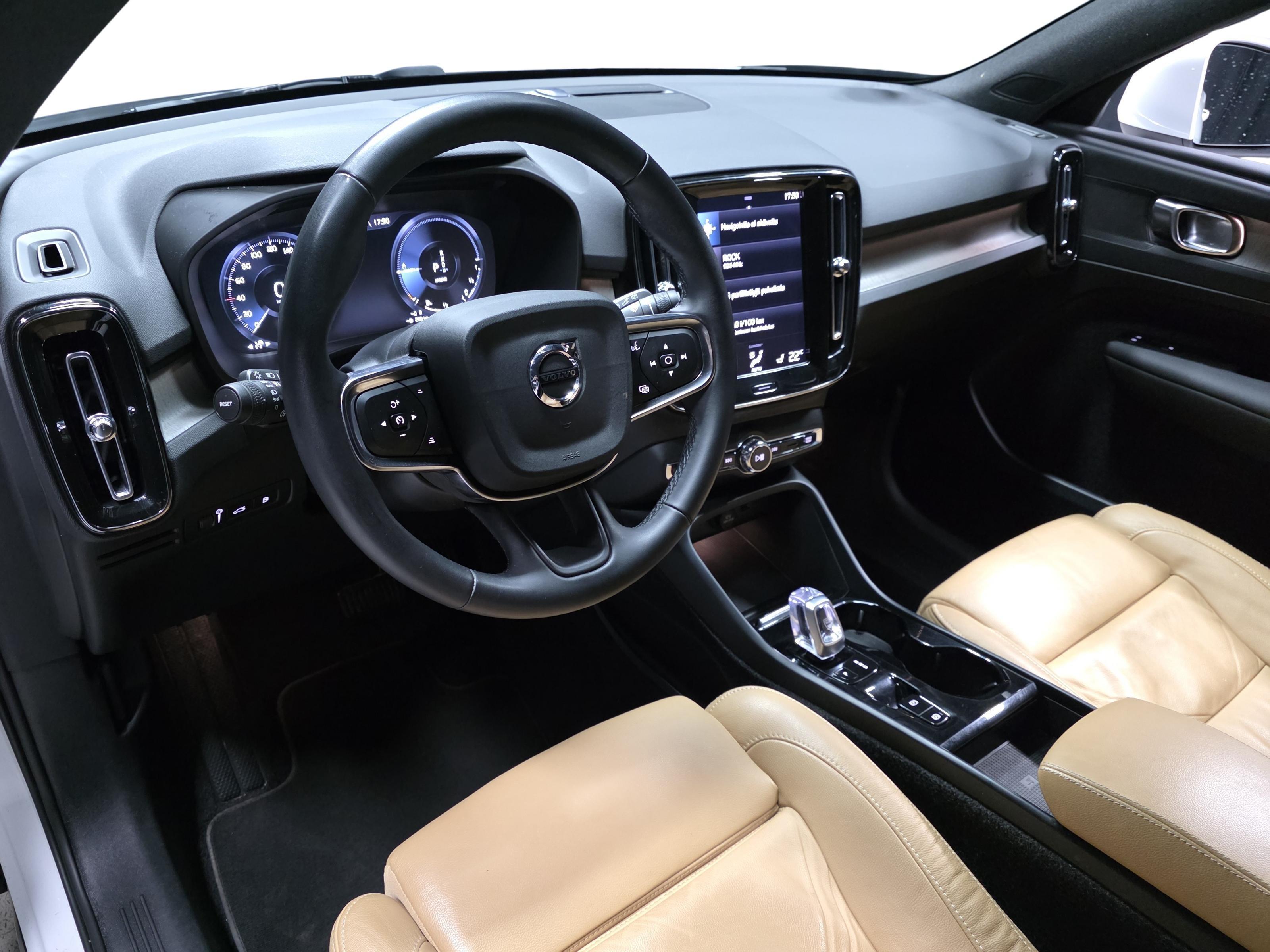 Volvo XC40 8