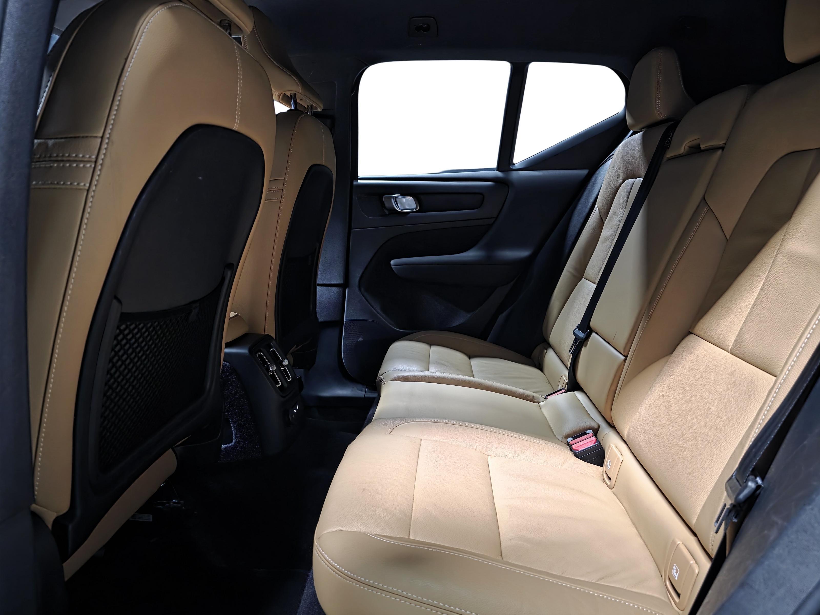 Volvo XC40 9