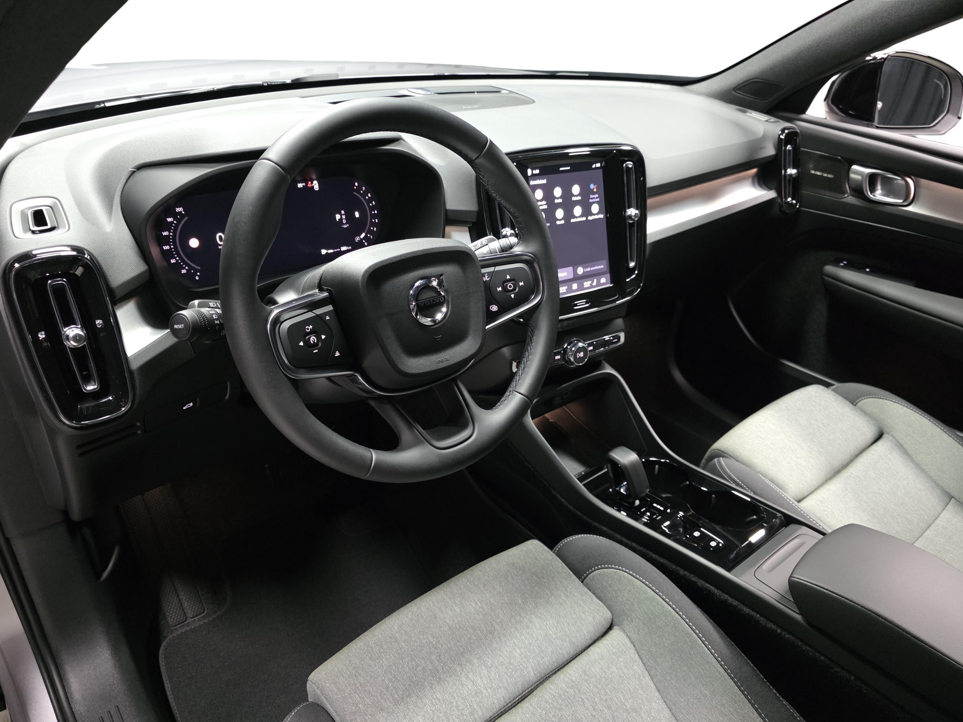 Volvo XC40 8