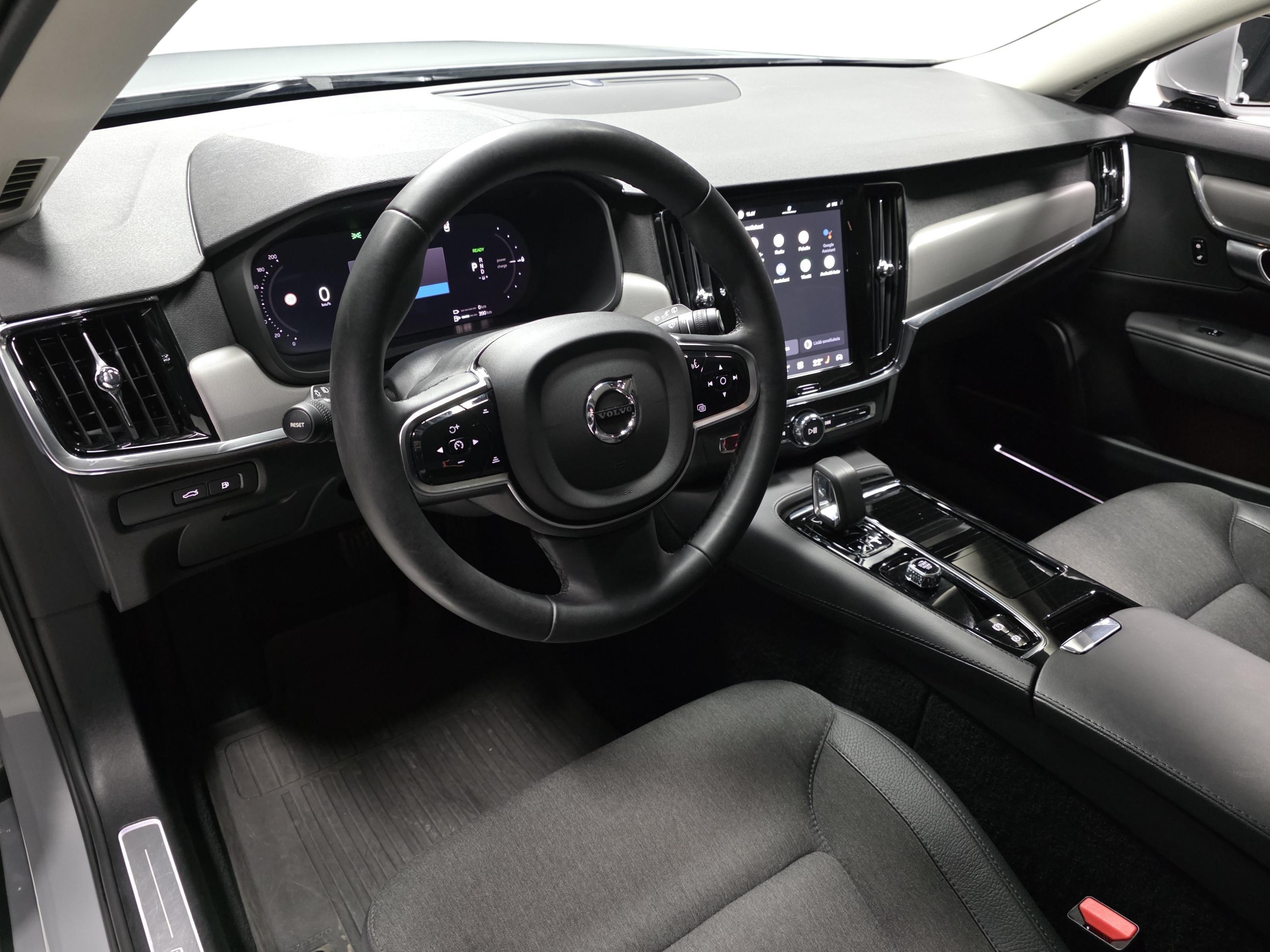 Volvo V90 8