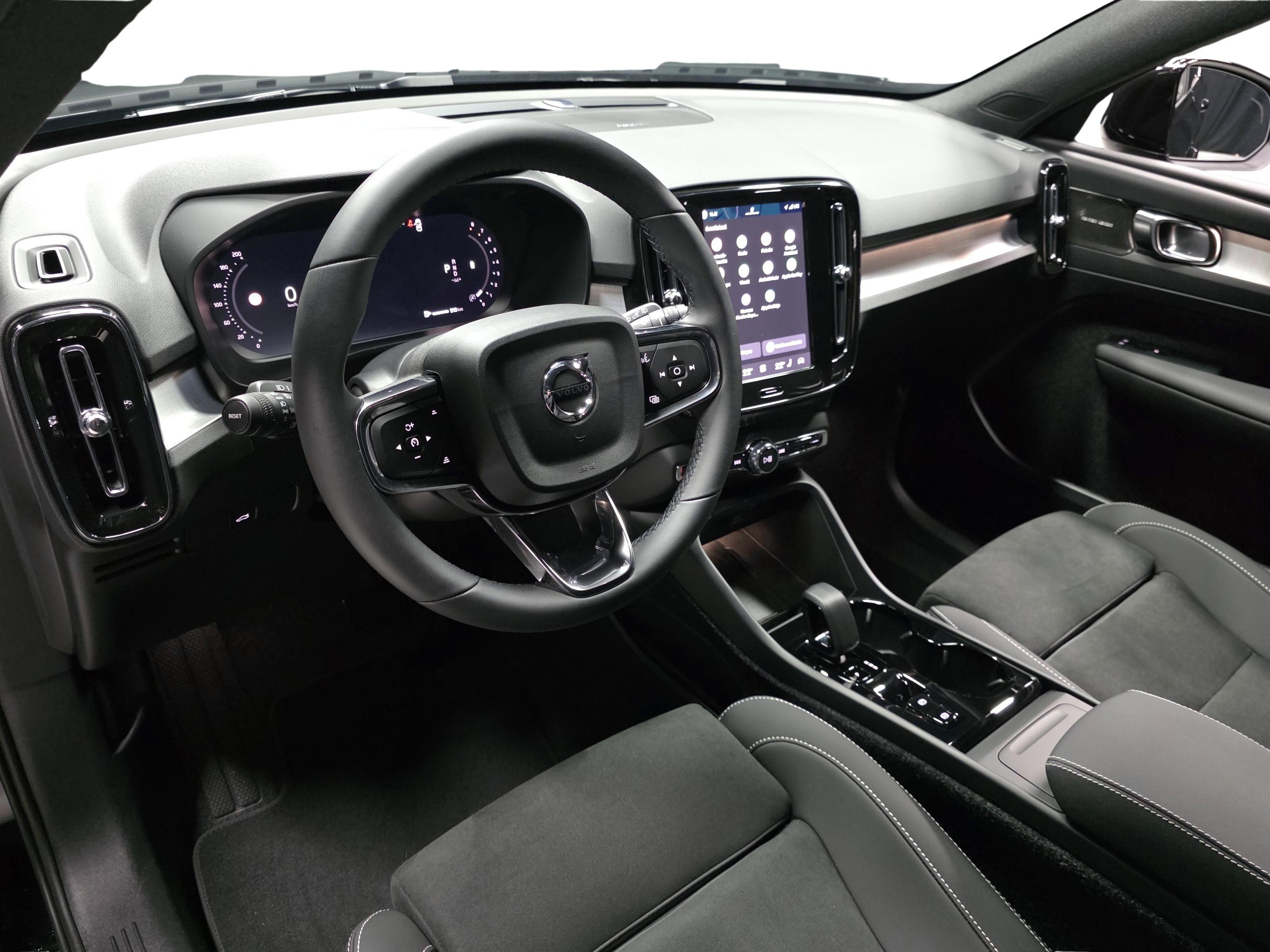 Volvo XC40 8