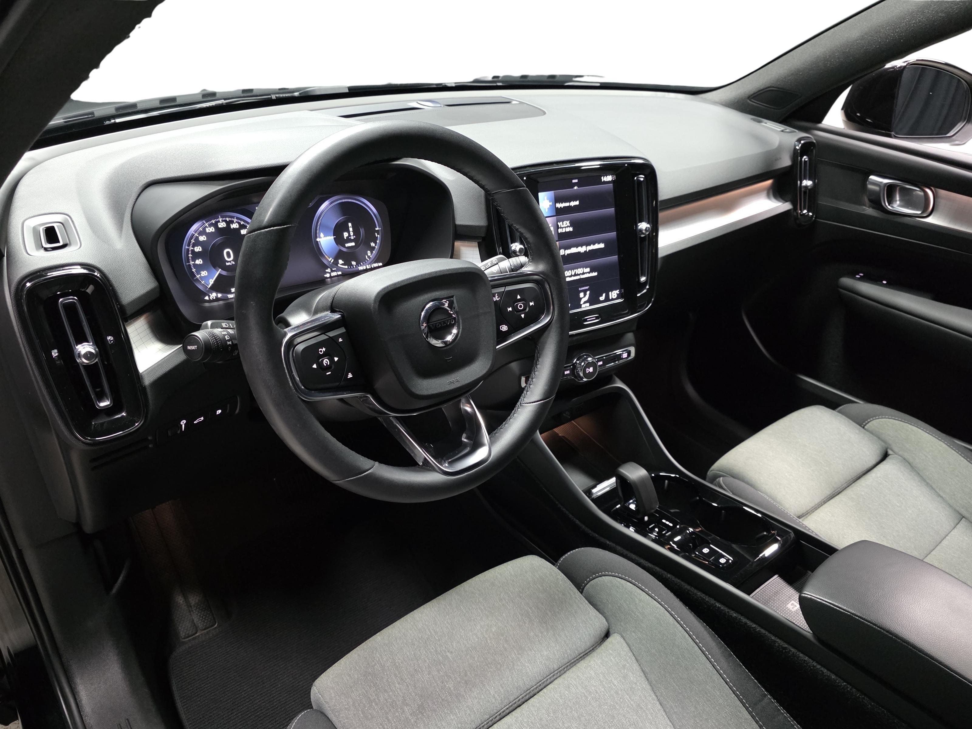 Volvo XC40 8