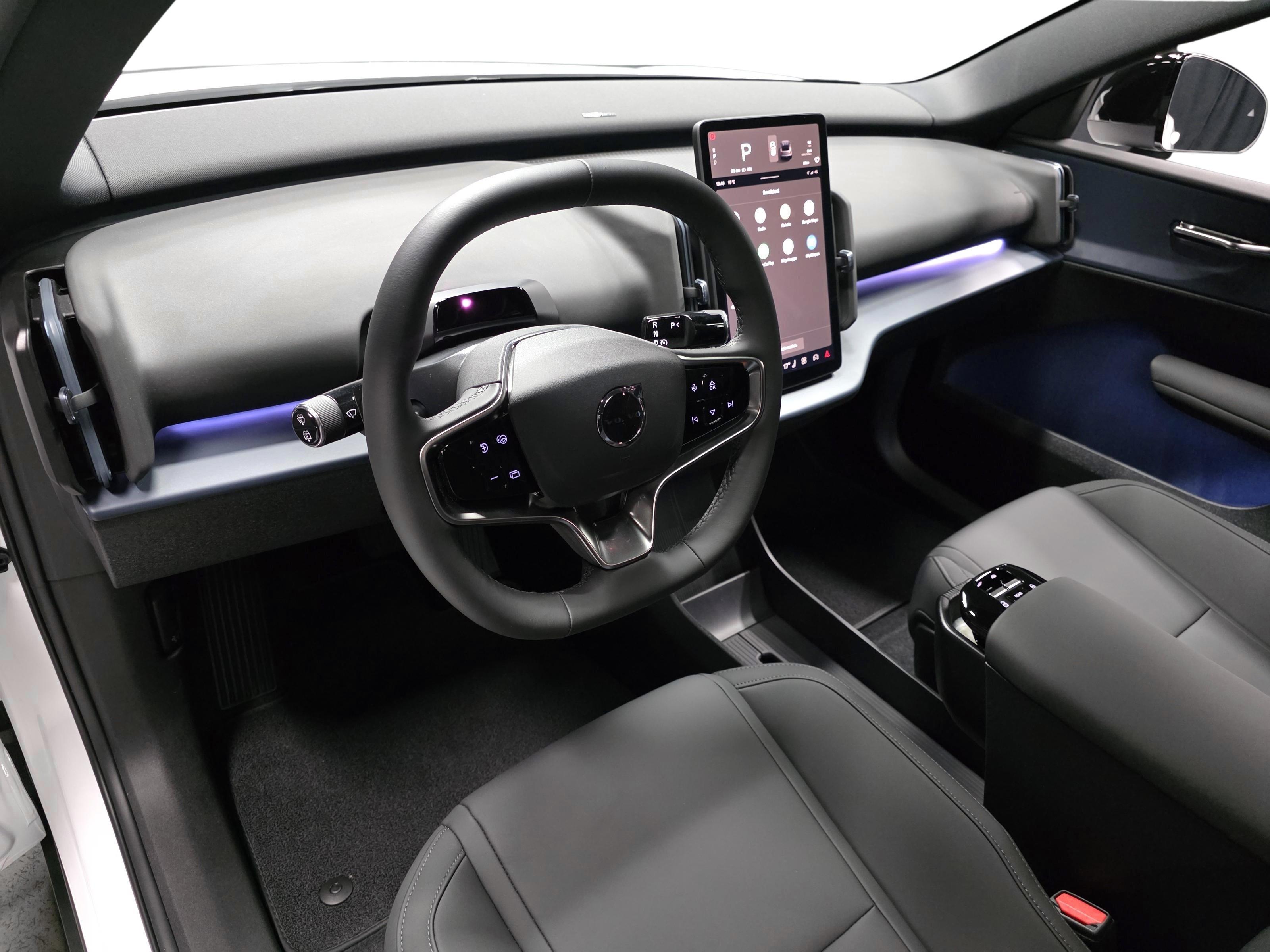 Volvo EX30 Cross Country 8