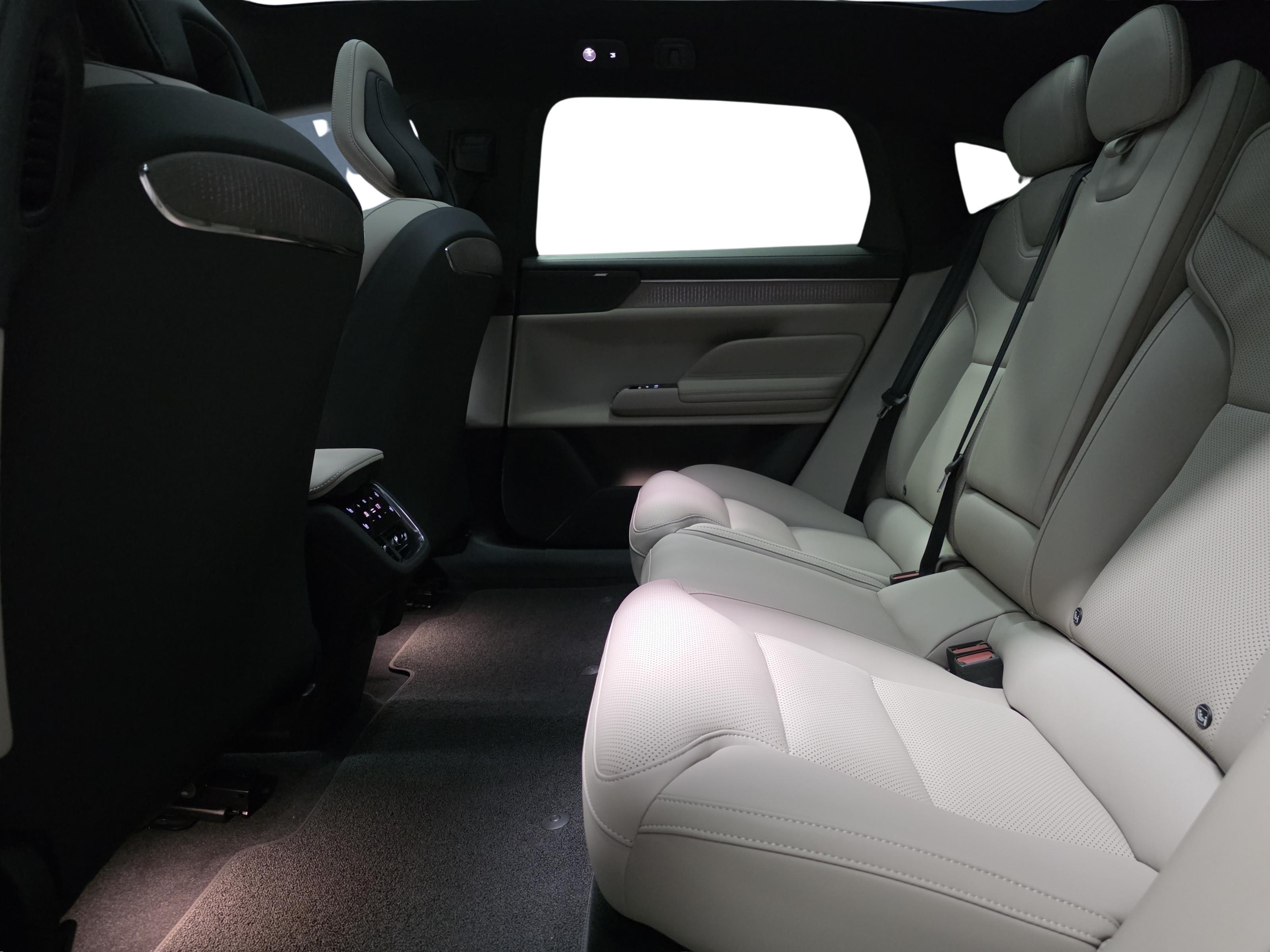 Volvo ES90 9