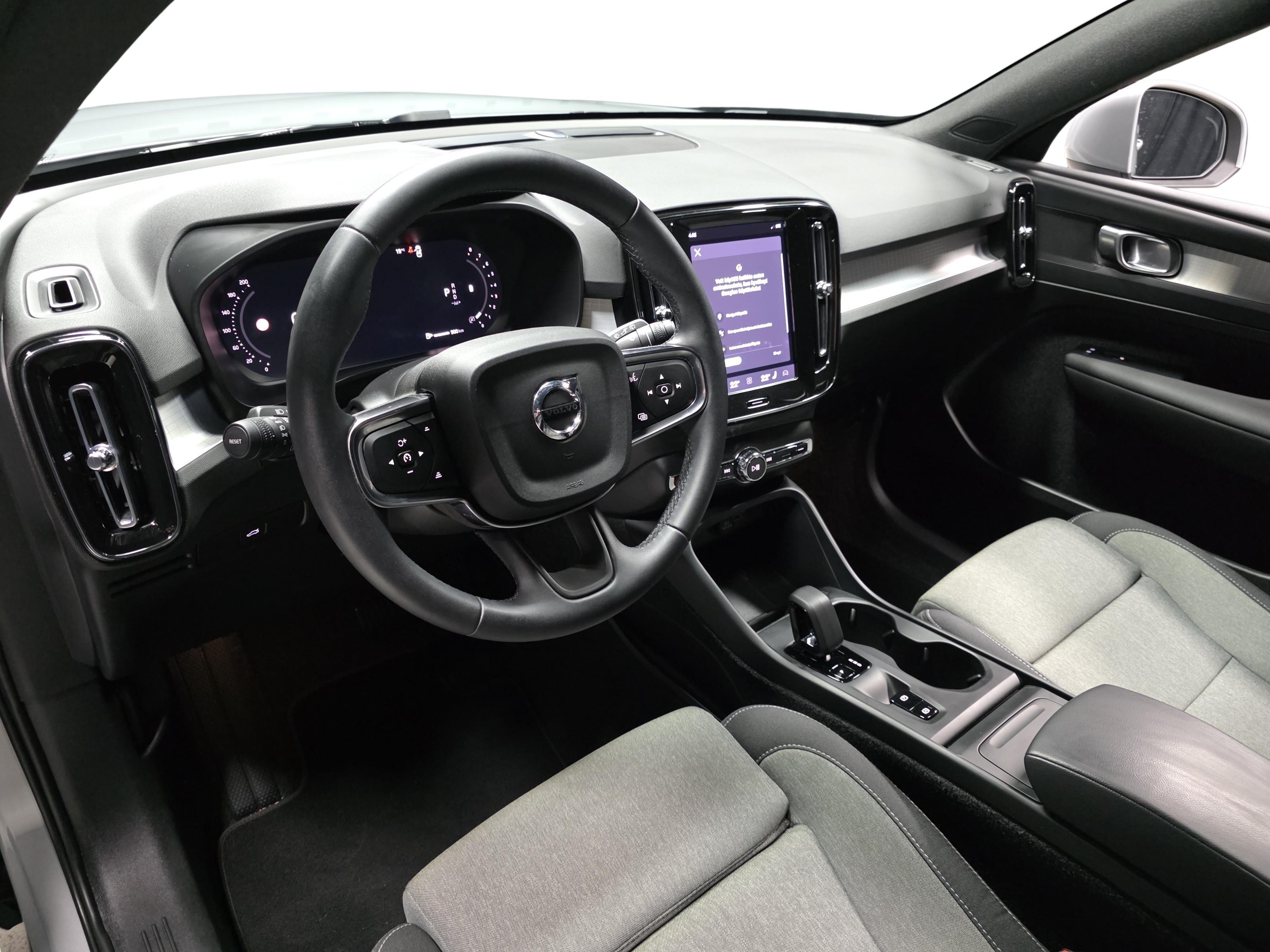 Volvo XC40 8