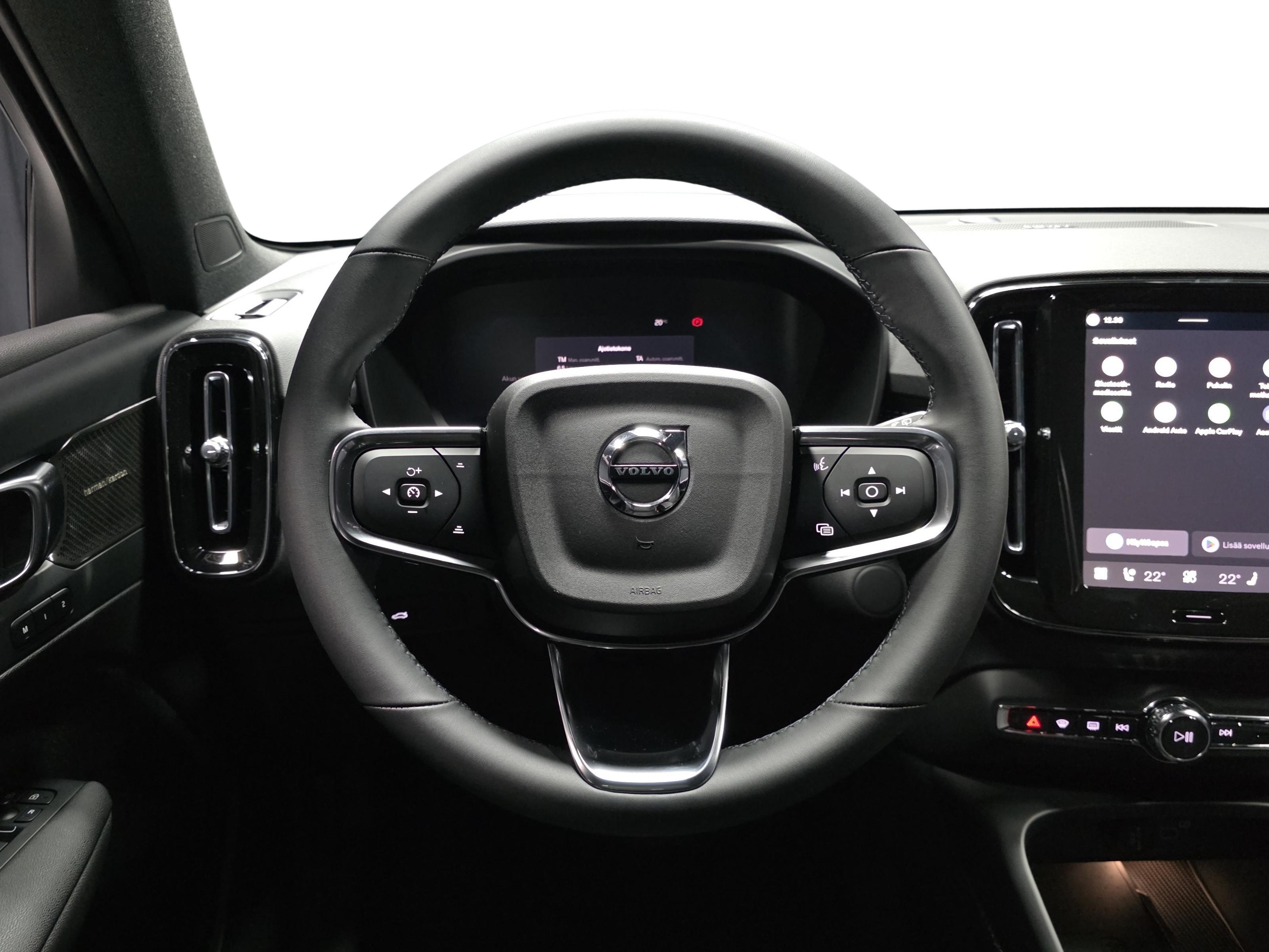 Volvo EX40 10