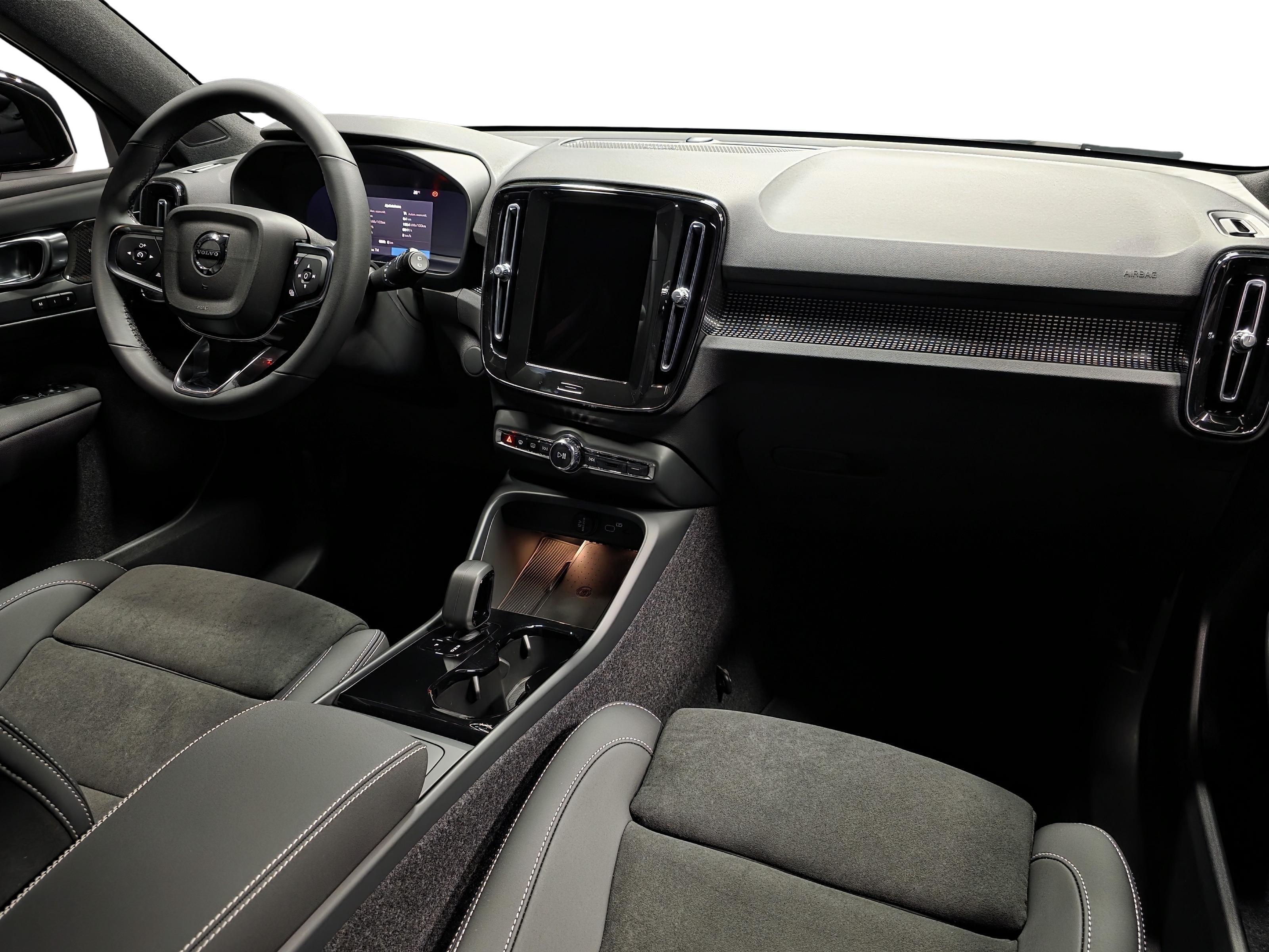 Volvo EX40 16