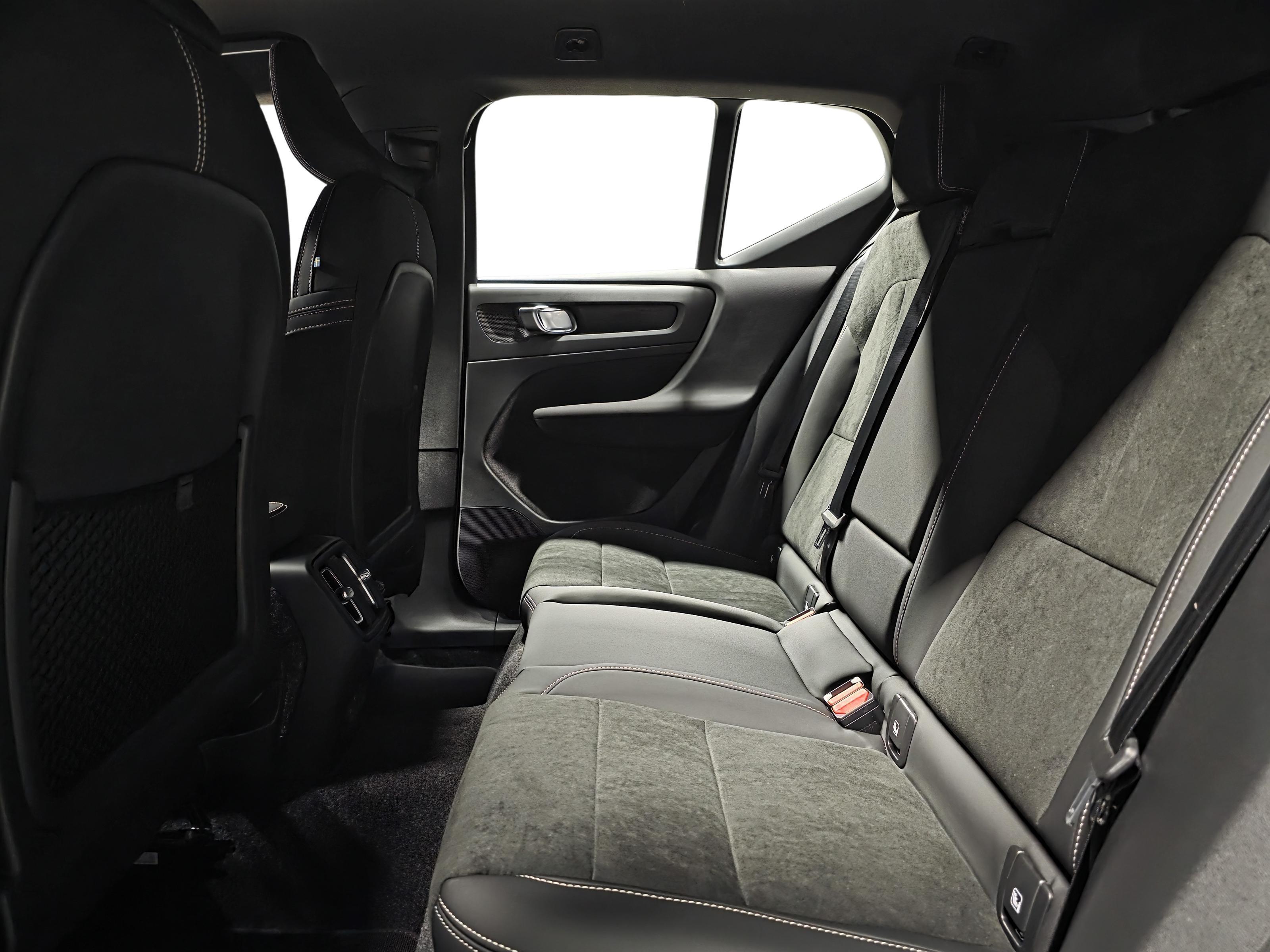 Volvo EX40 9