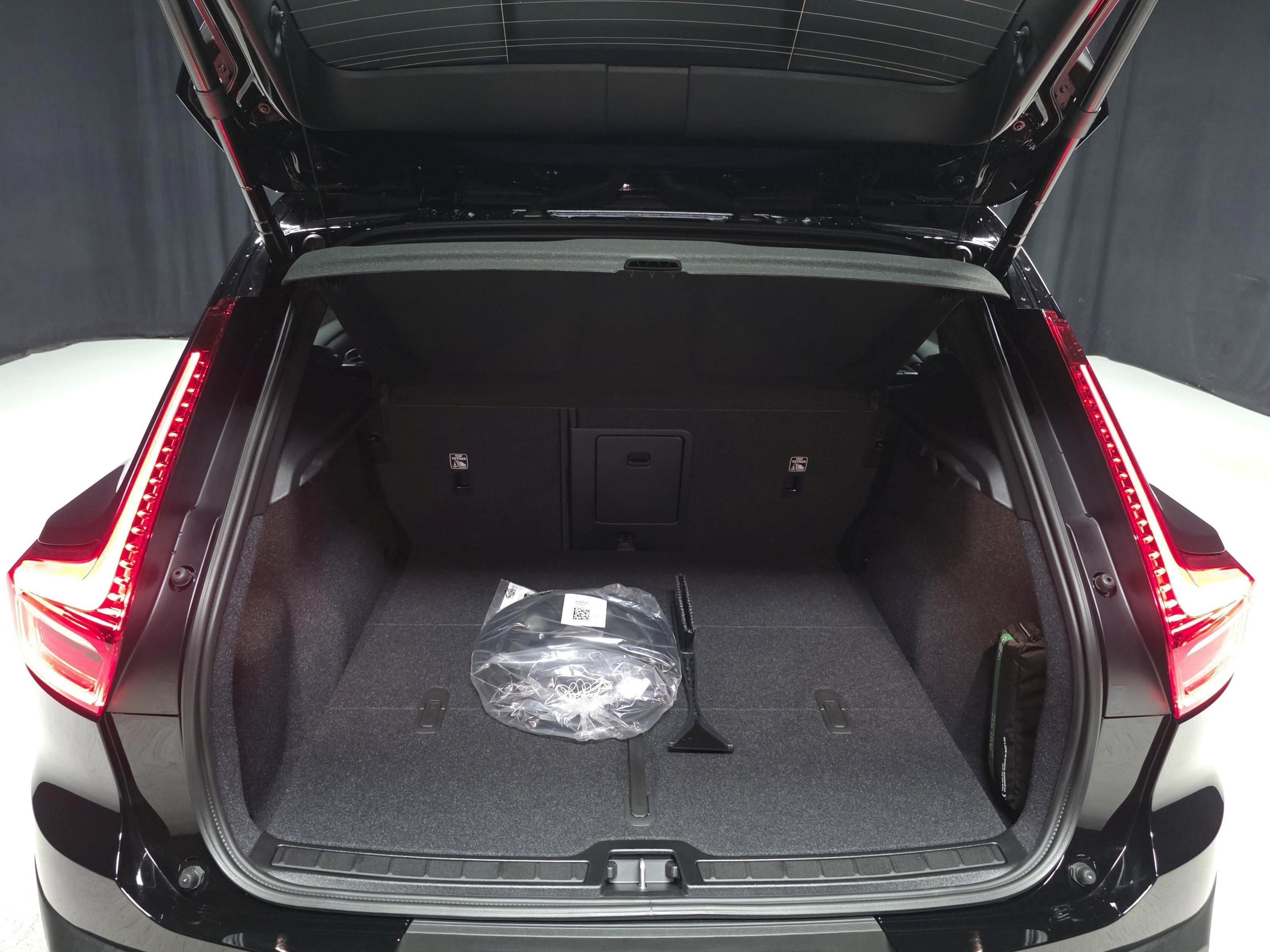 Volvo EX40 11