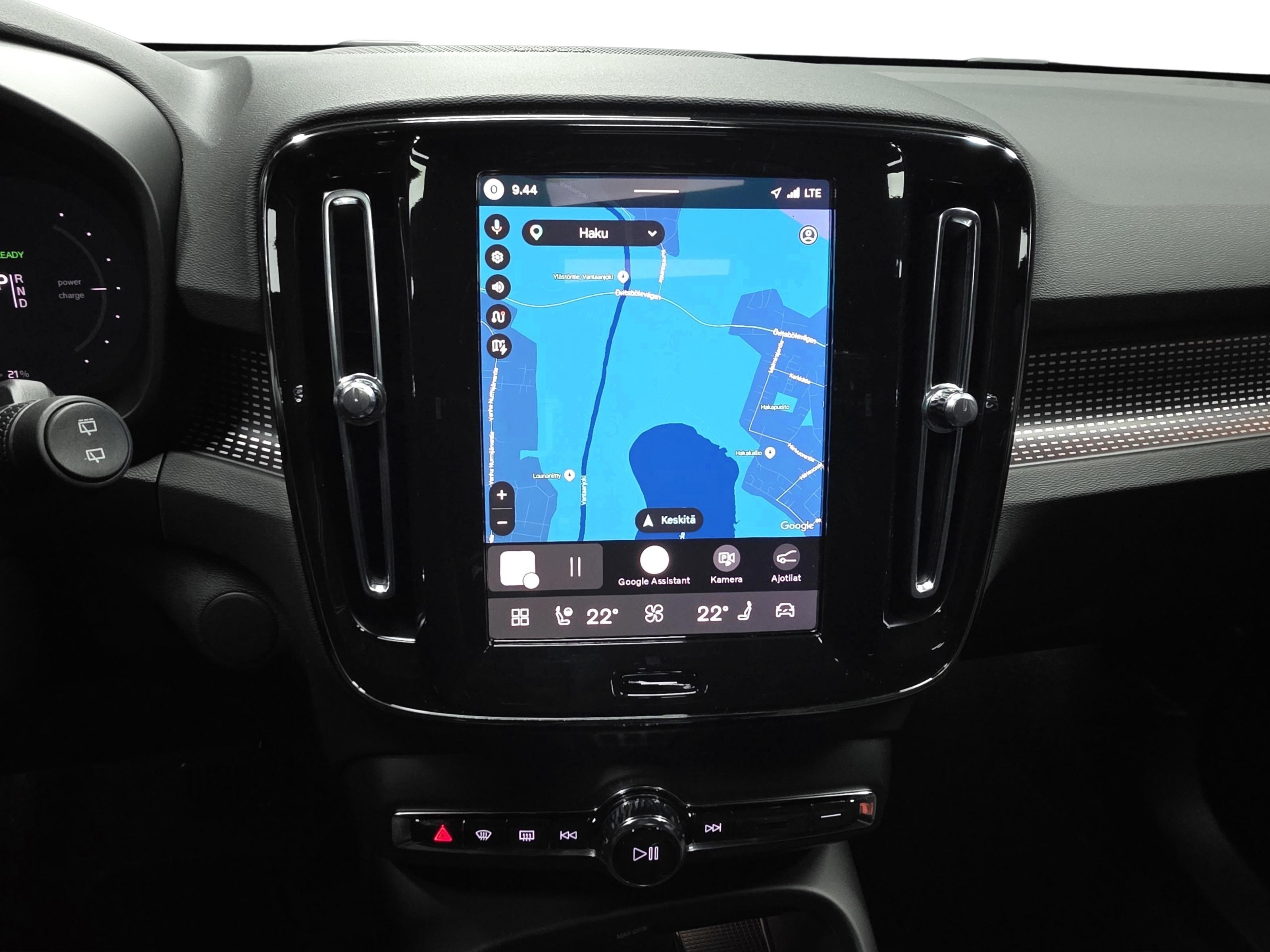 Volvo EX40 12