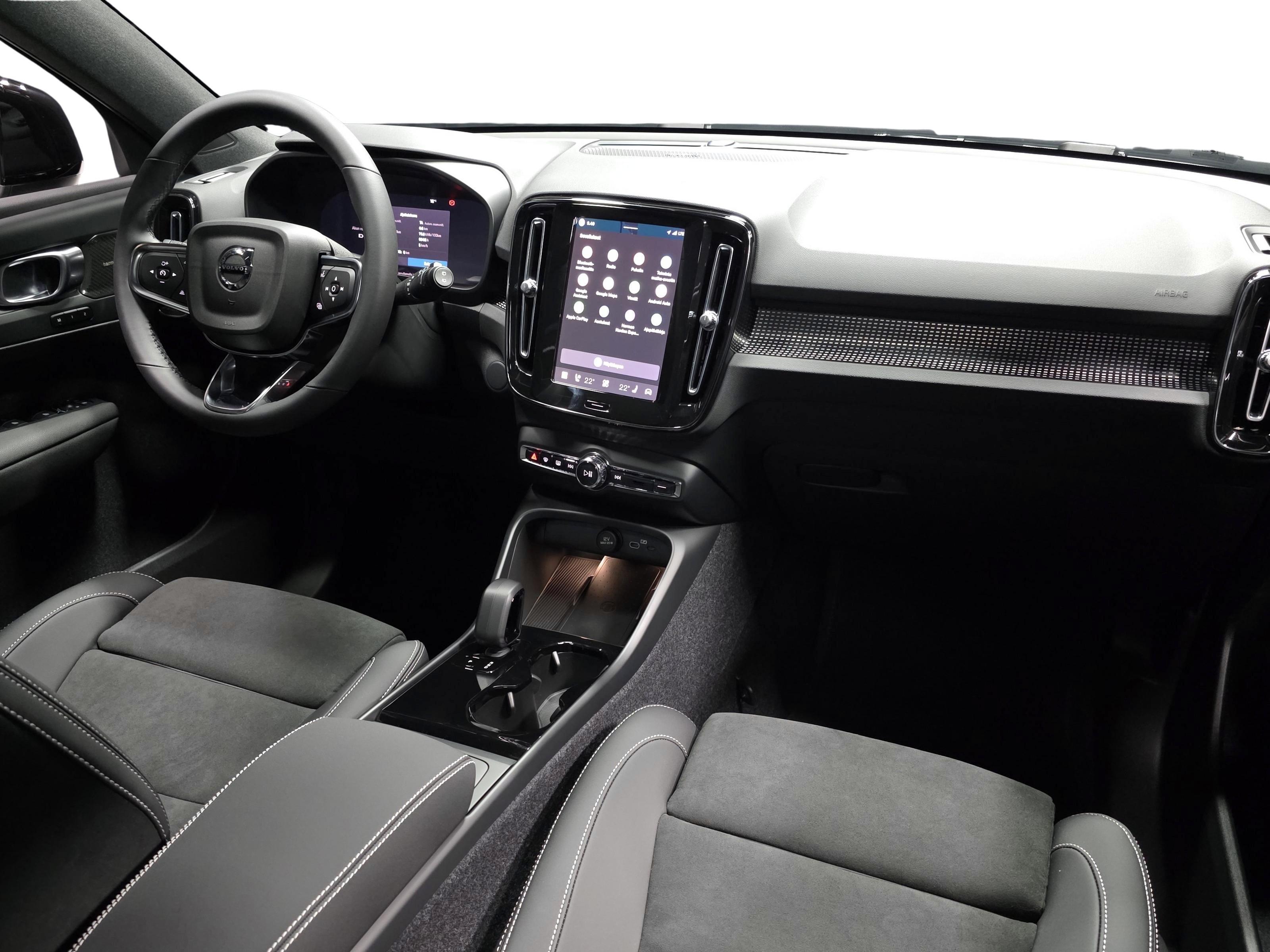 Volvo EX40 18