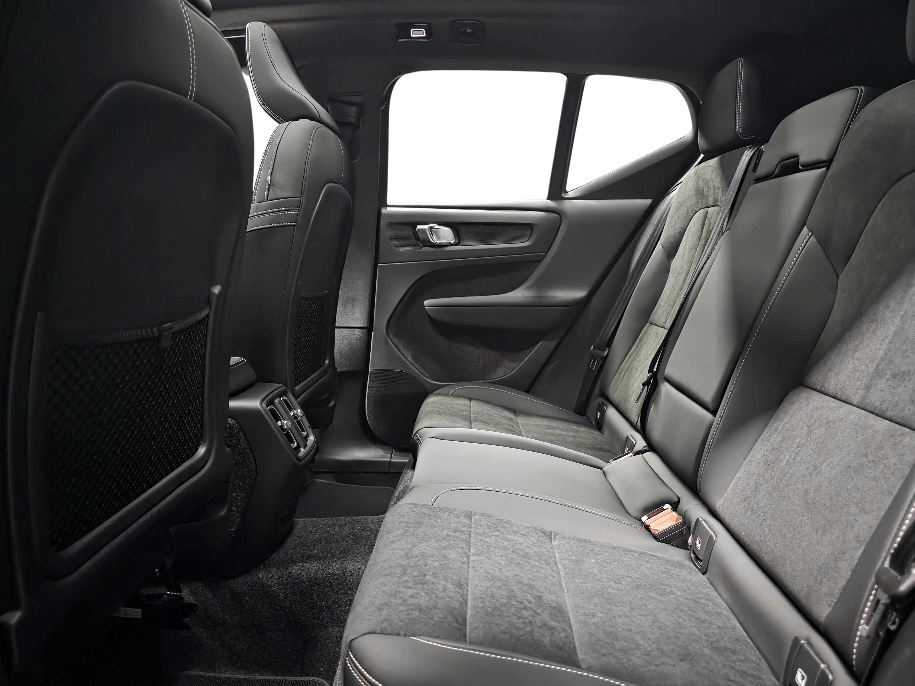 Volvo EX40 9