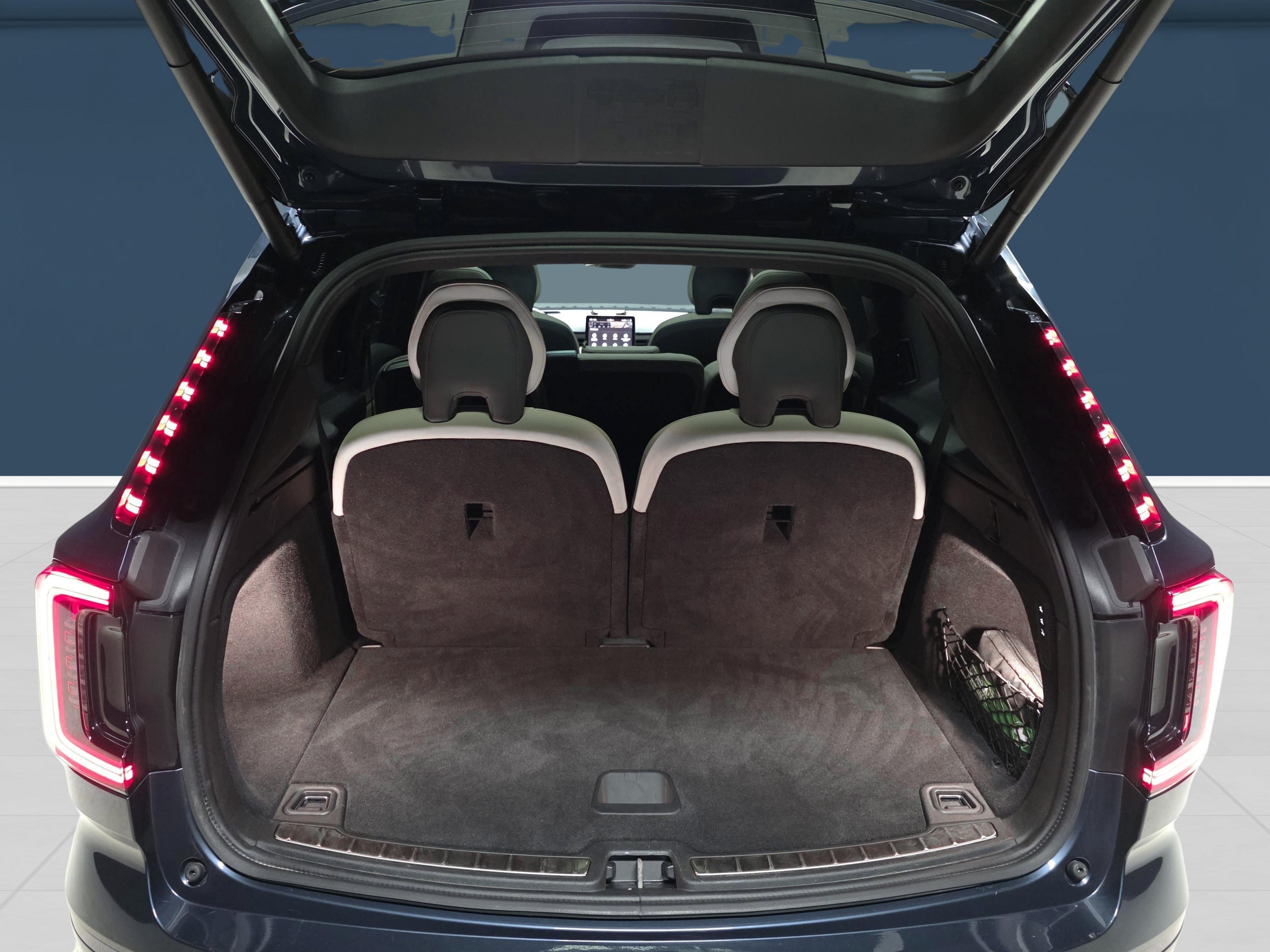 Volvo EX90 11