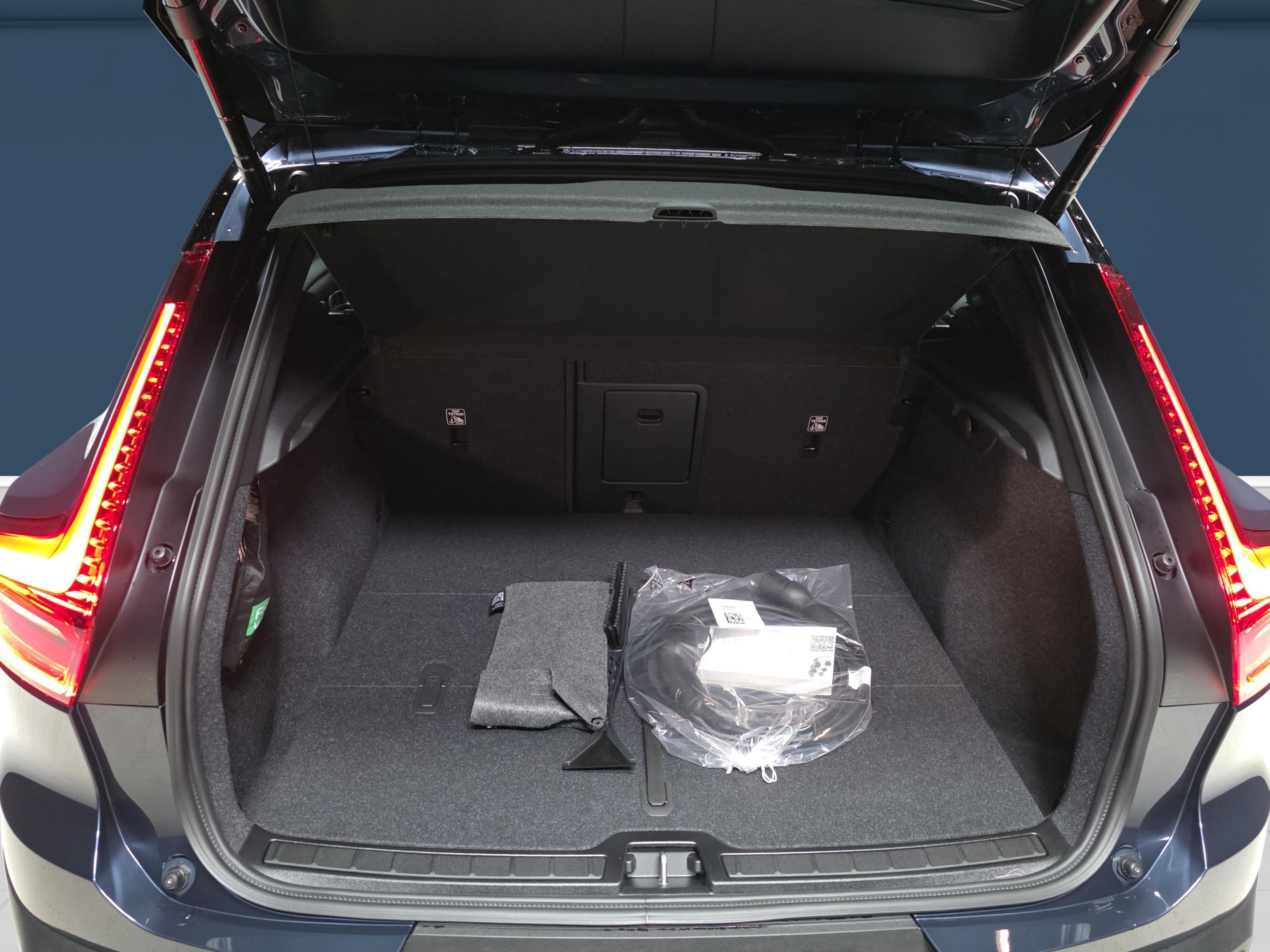 Volvo EX40 11