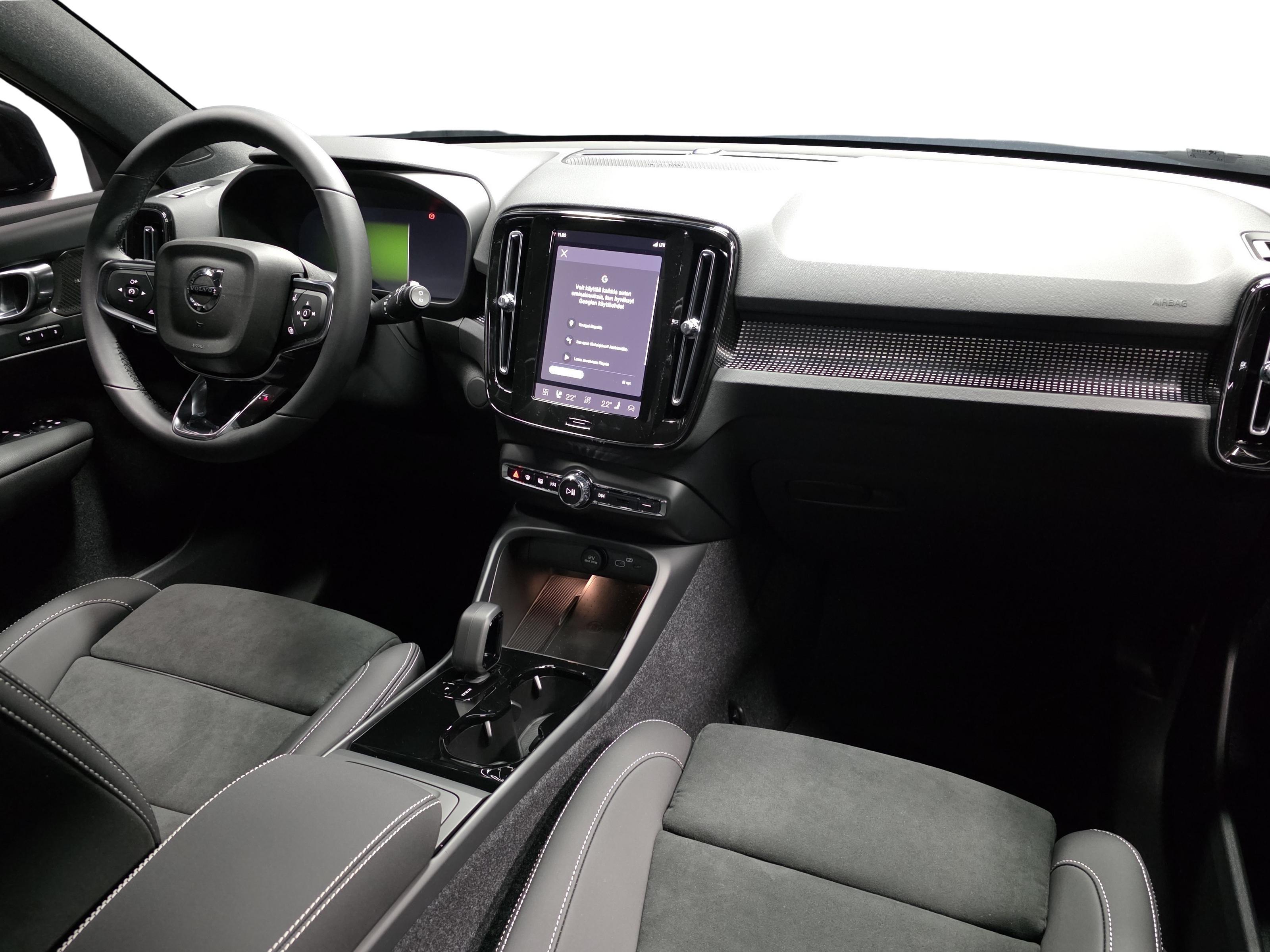 Volvo EX40 17