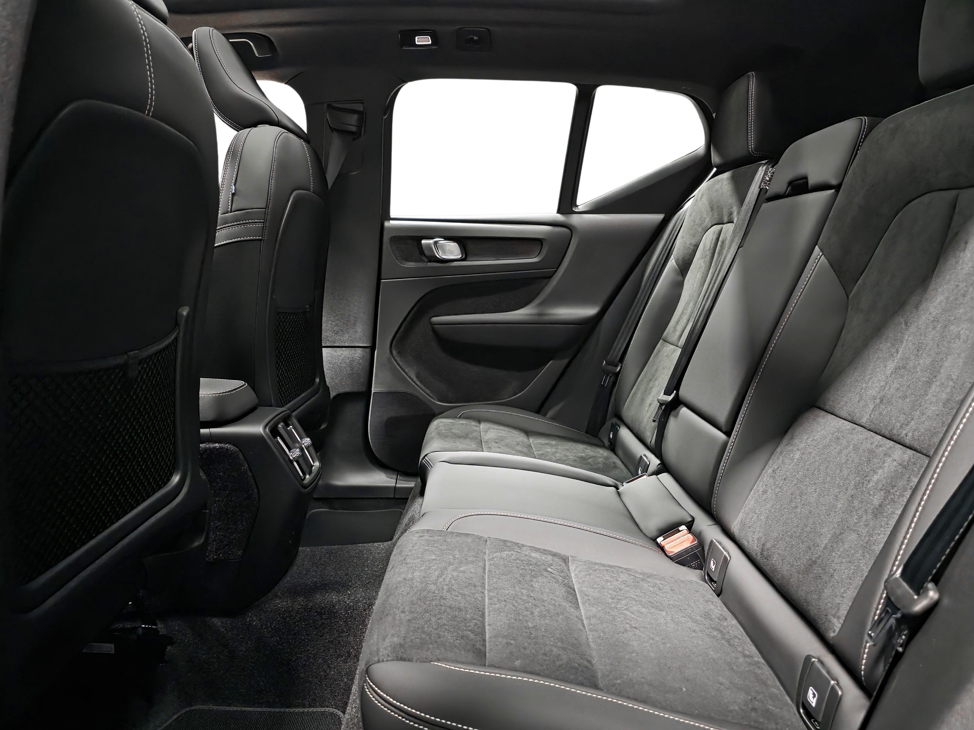Volvo EX40 9