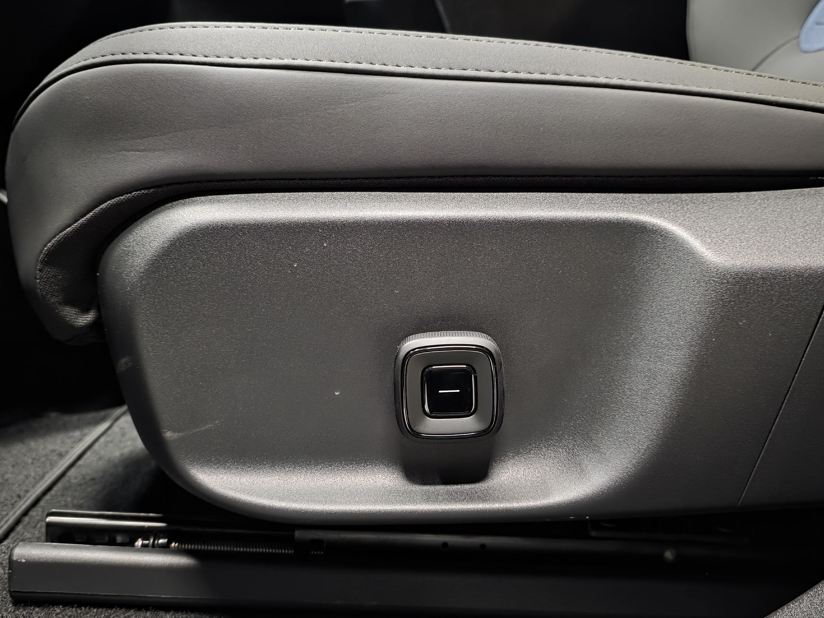 Volvo EX30 13