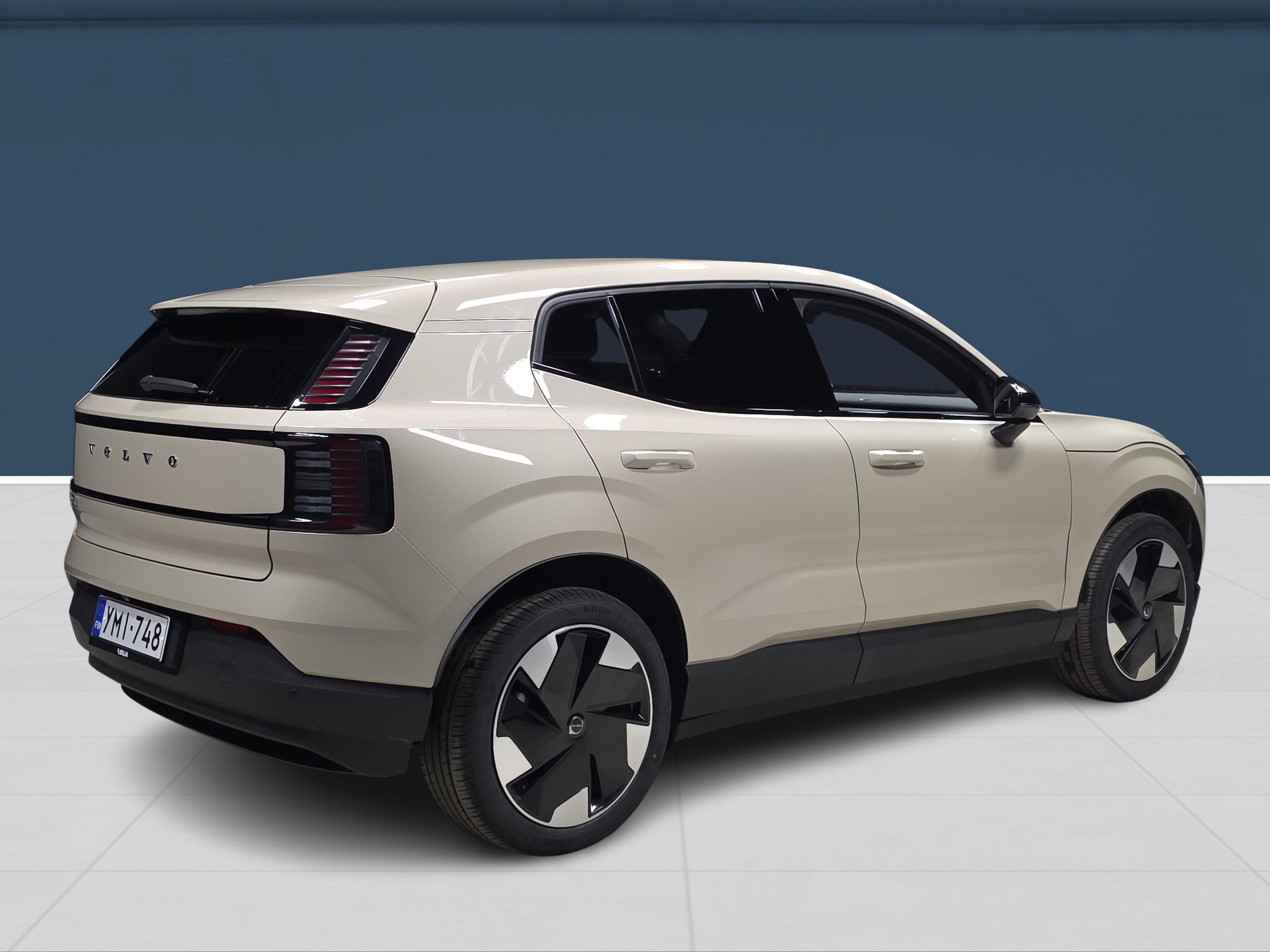 Volvo EX30 4