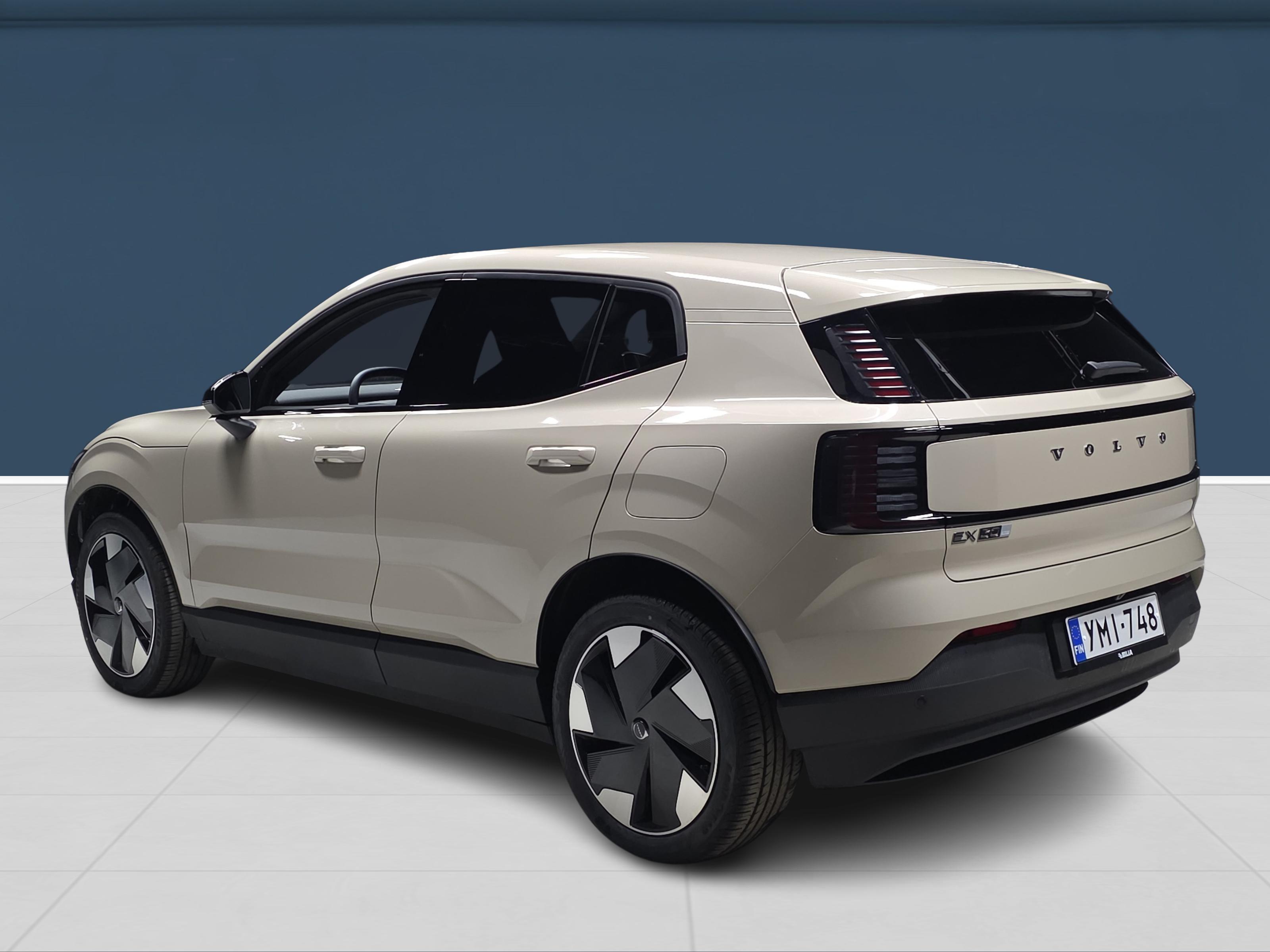 Volvo EX30 6