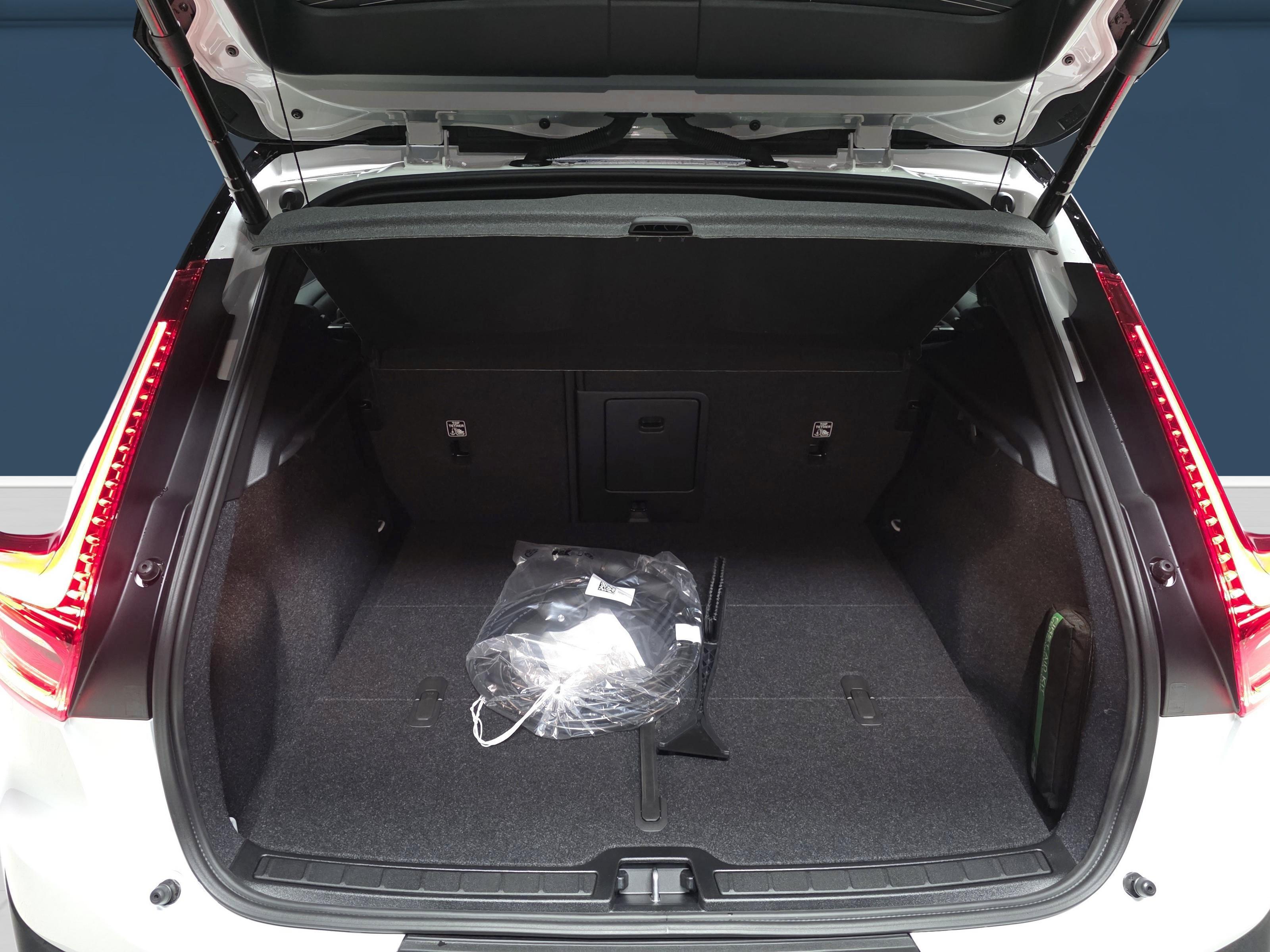 Volvo EX40 11