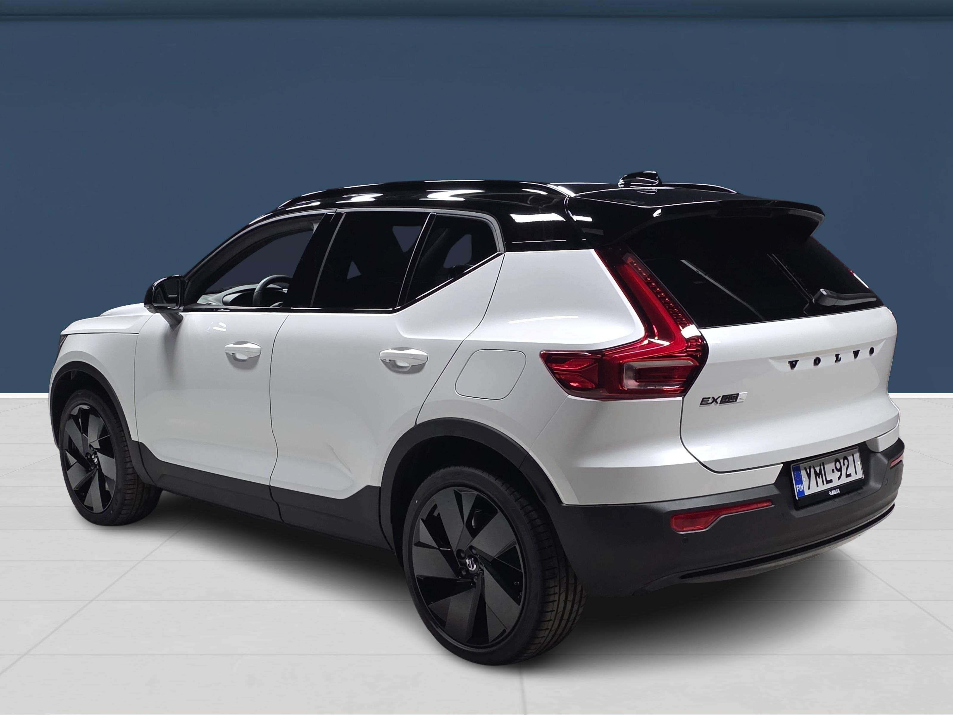 Volvo EX40 6