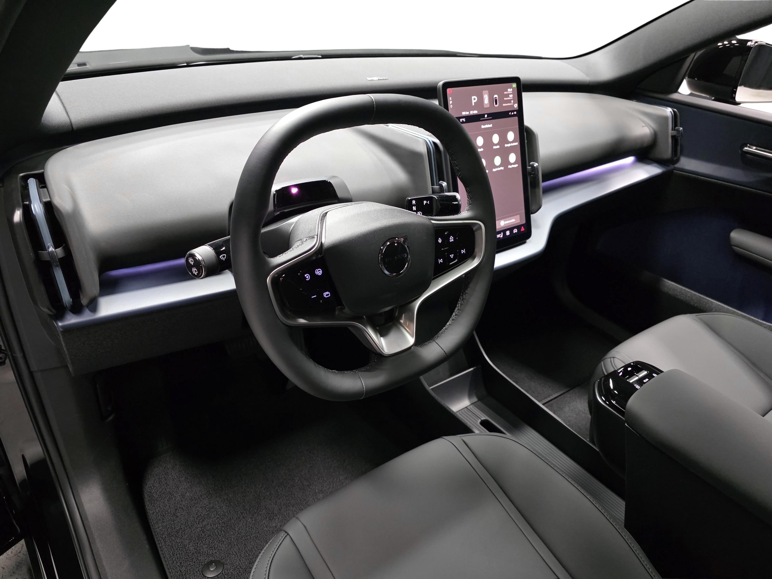 Volvo EX30 Cross Country 8