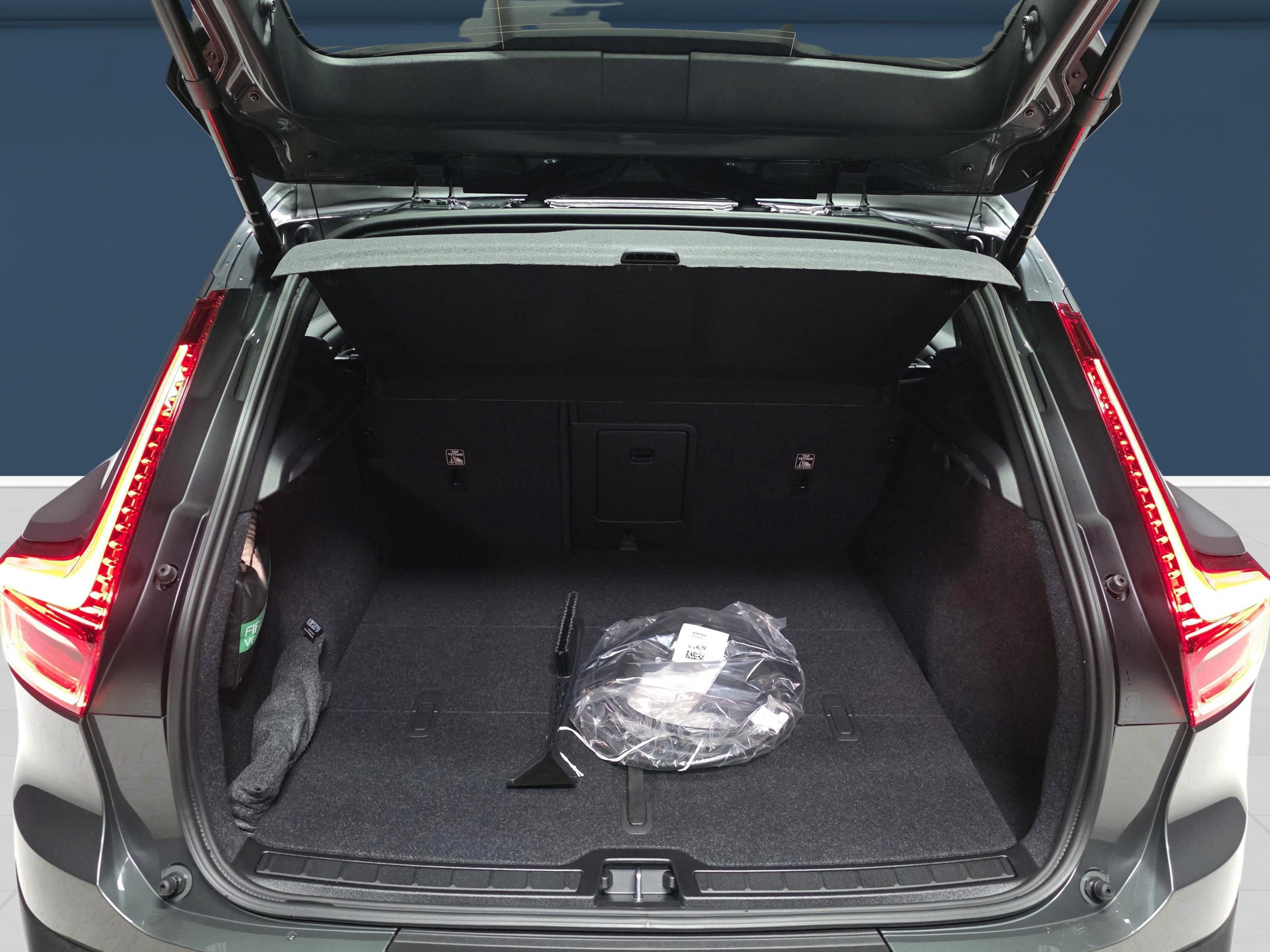 Volvo EX40 11