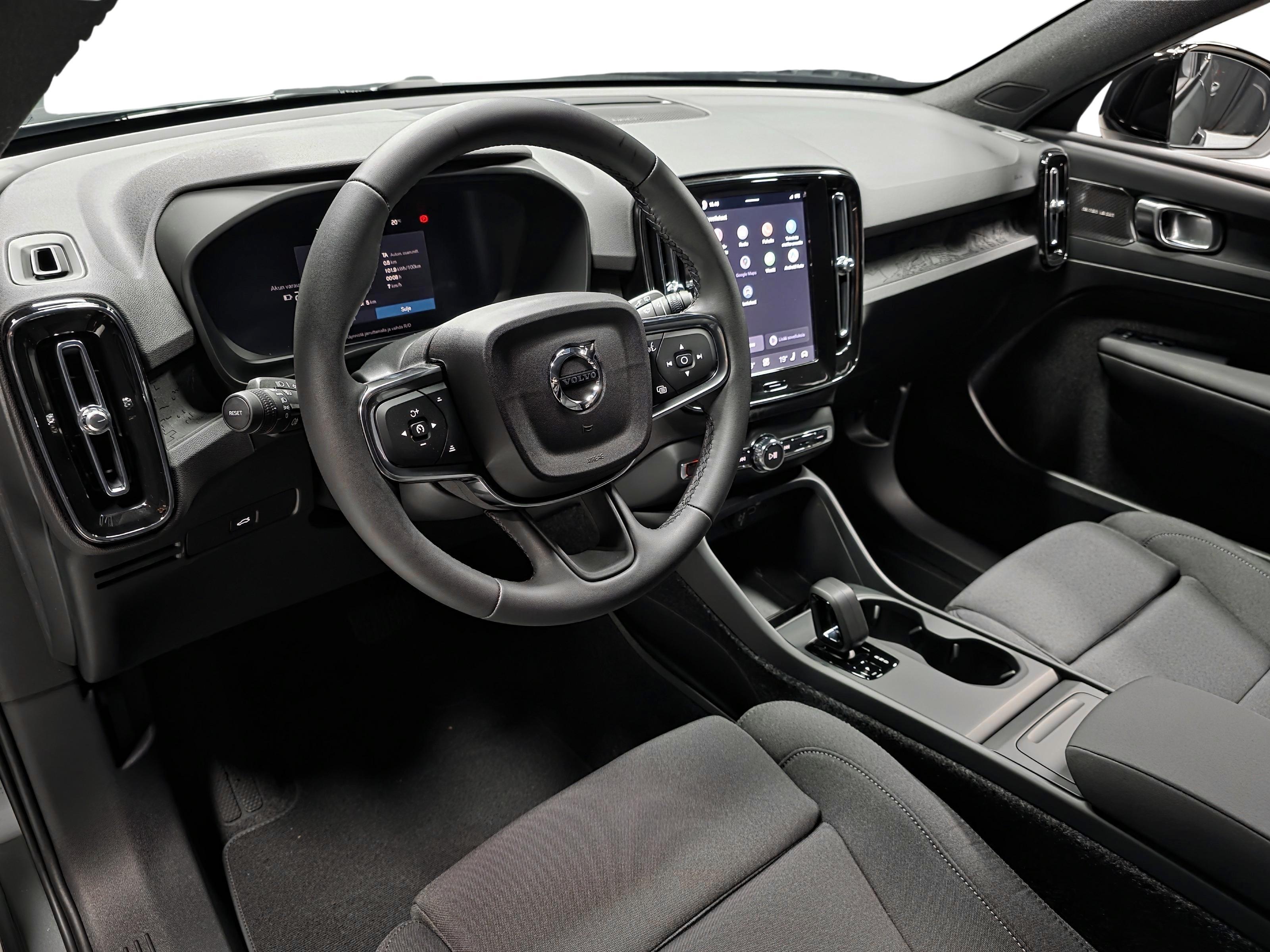 Volvo EX40 8