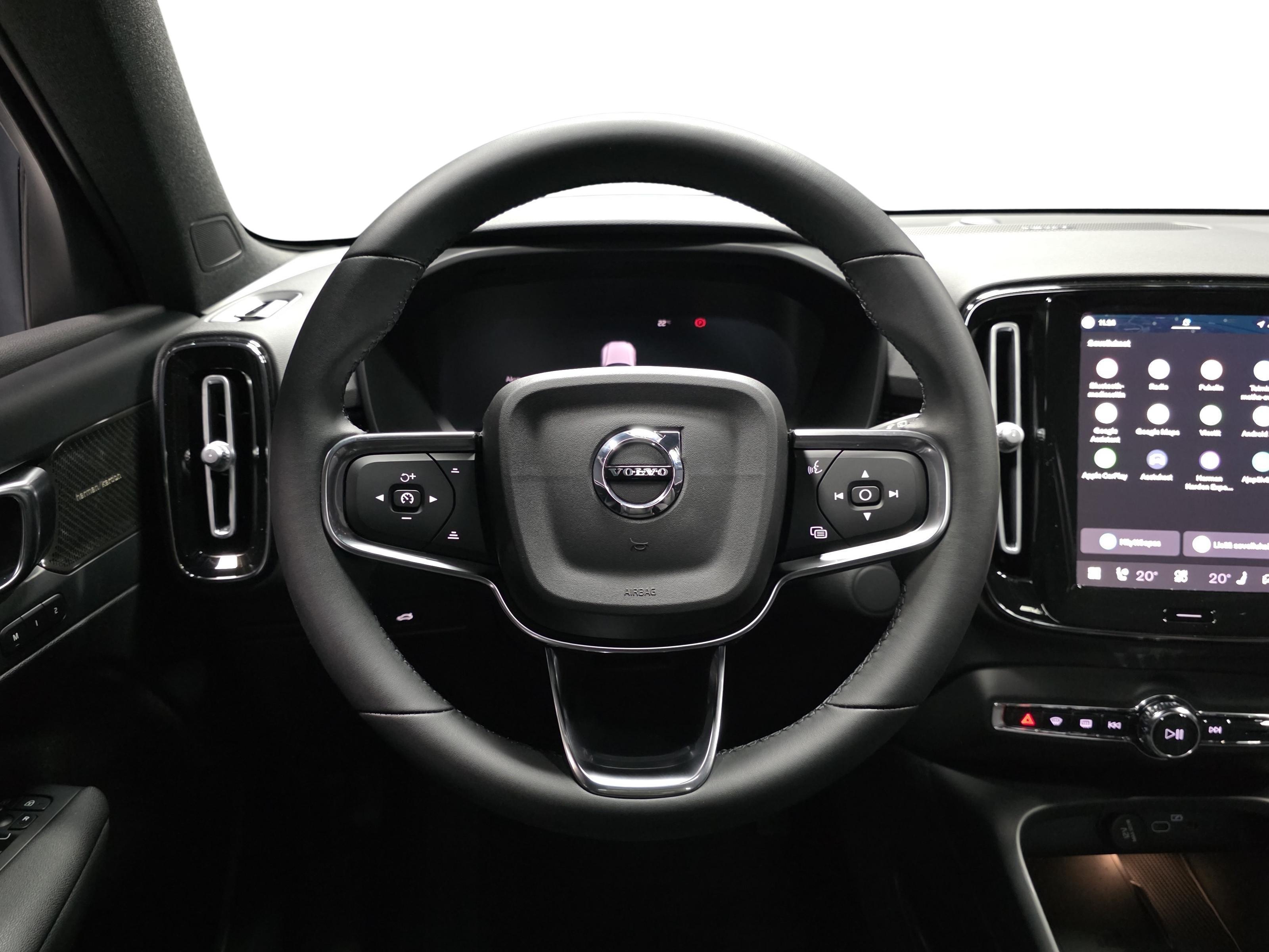 Volvo EX40 10