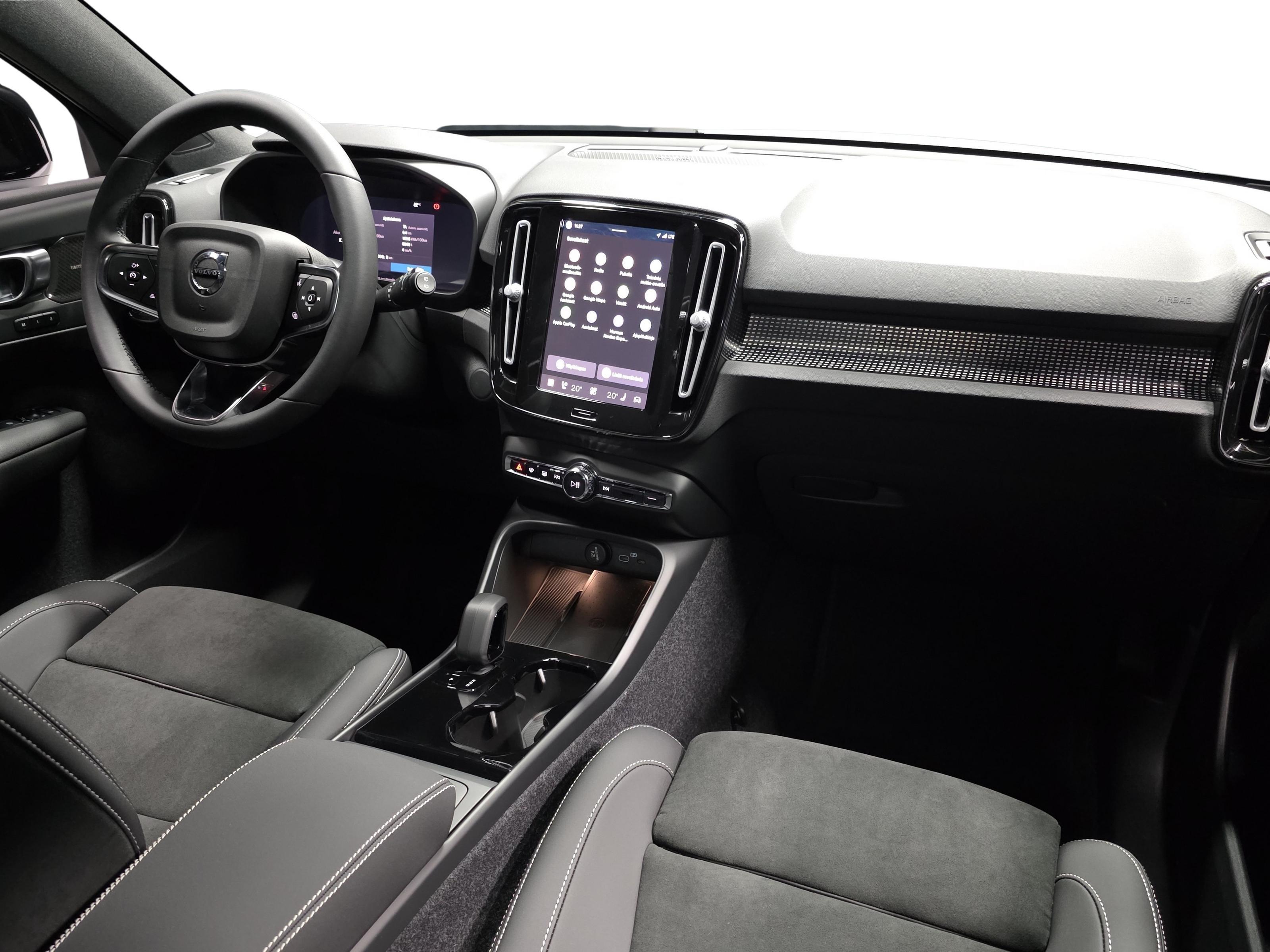 Volvo EX40 18