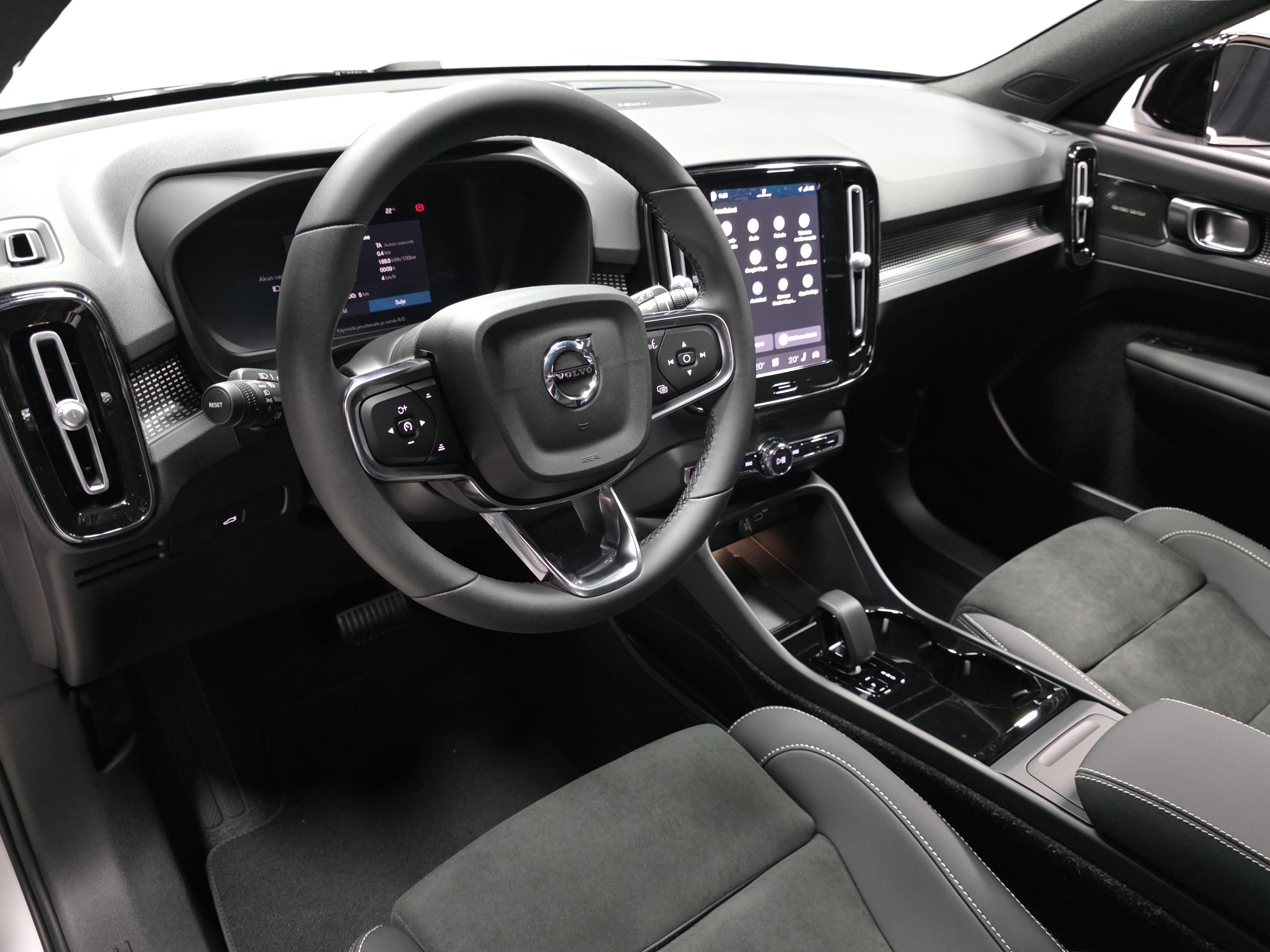 Volvo EX40 8