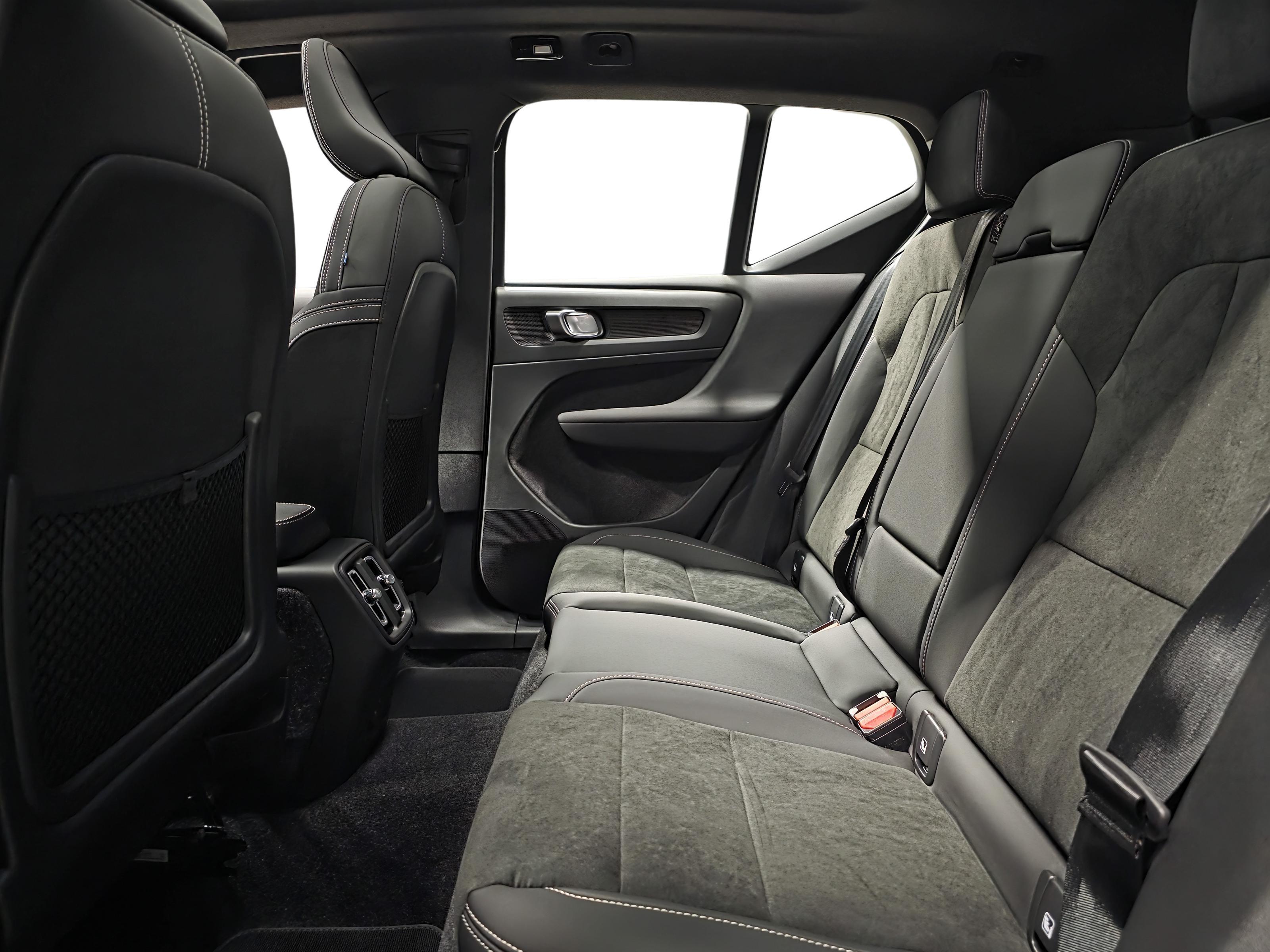 Volvo EX40 9