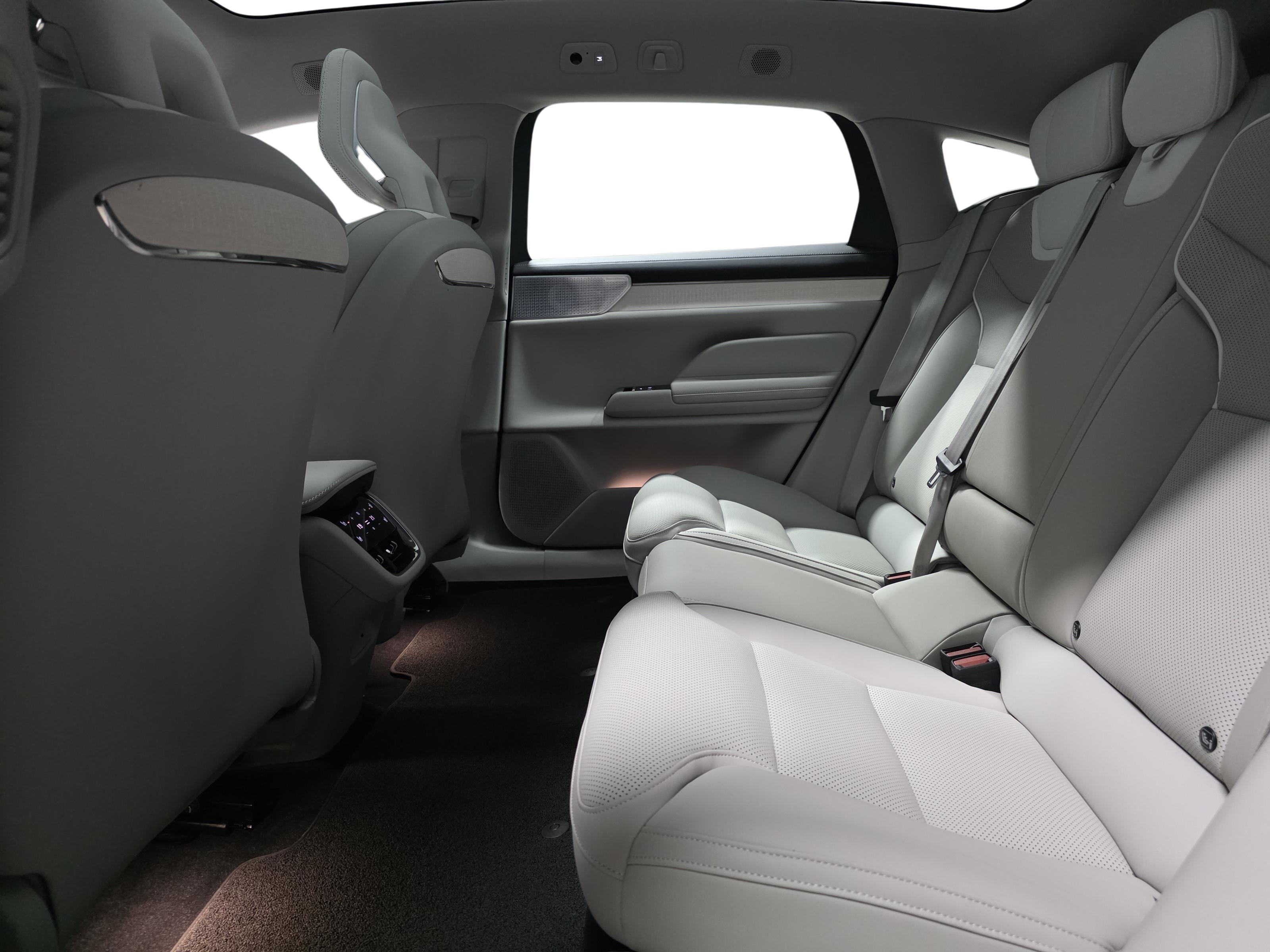 Volvo ES90 9
