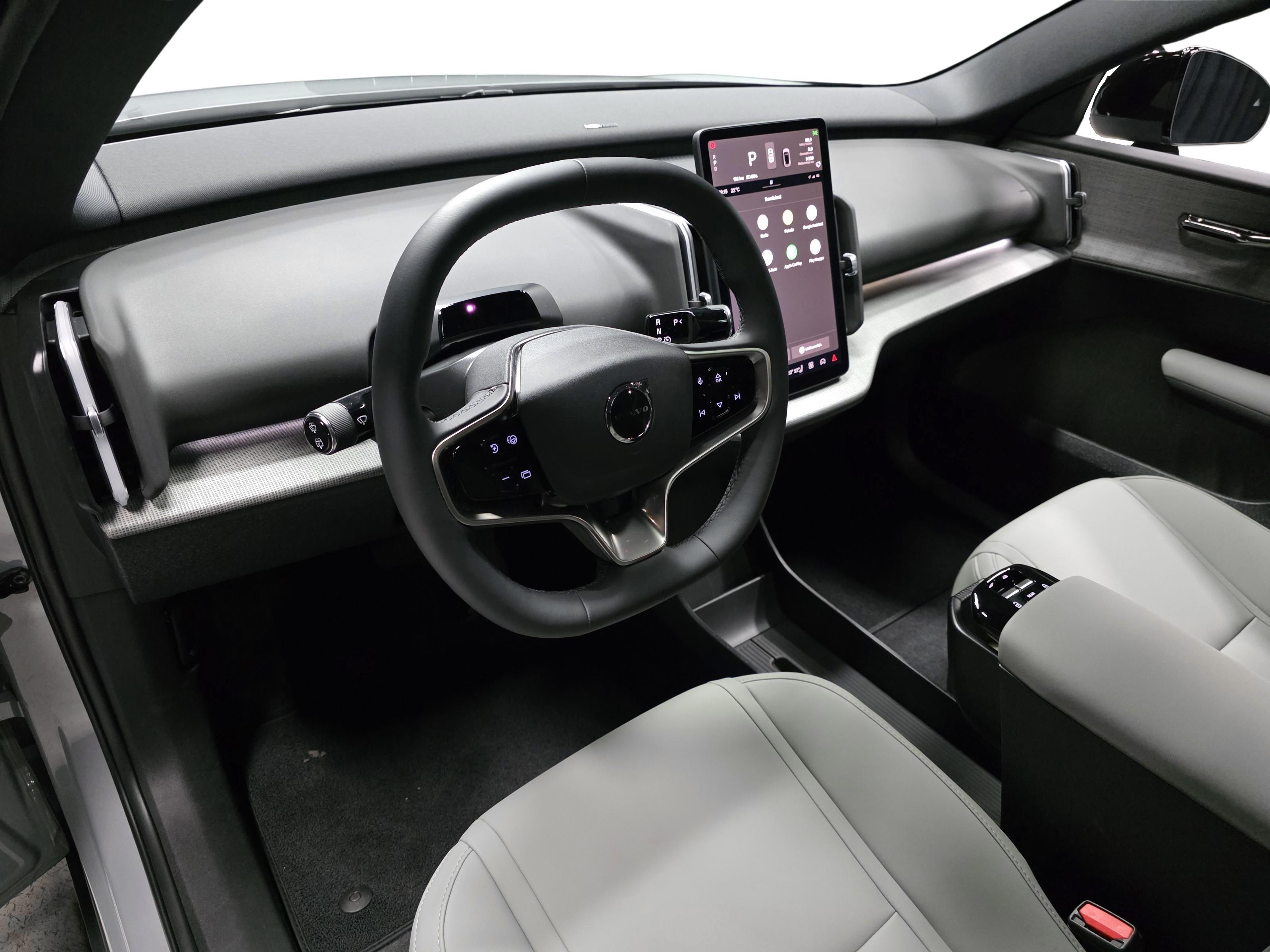 Volvo EX30 Cross Country 8