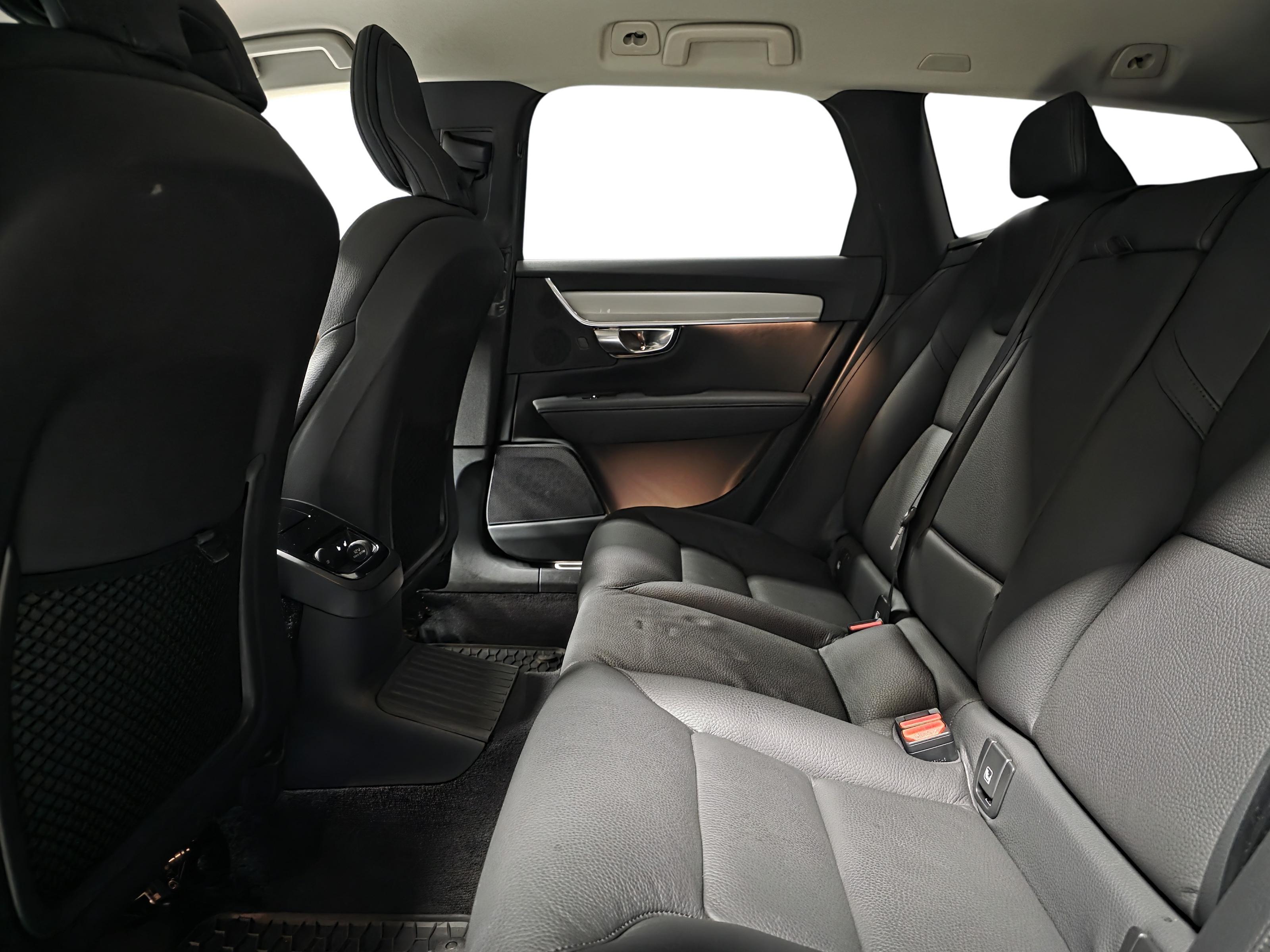 Volvo V90 9