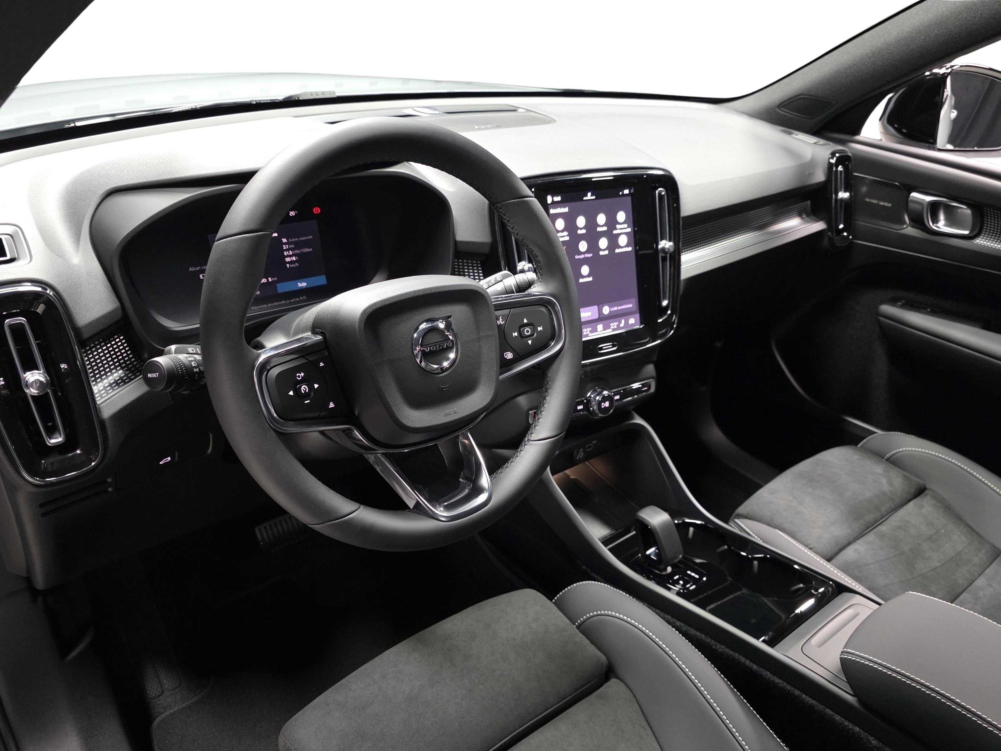 Volvo EX40 8