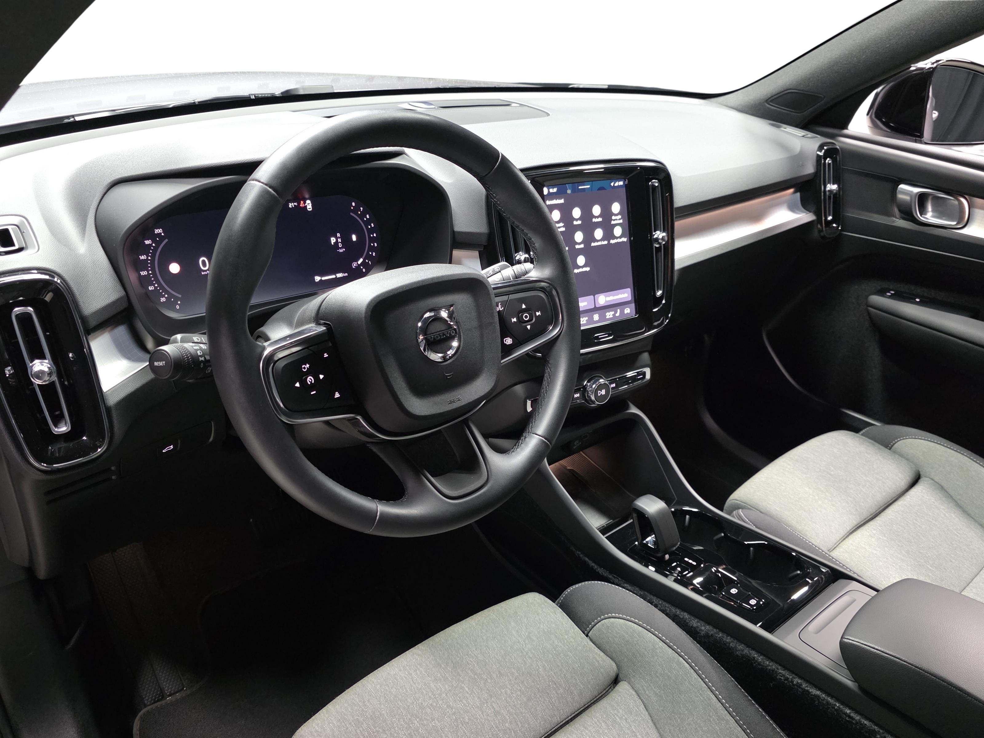 Volvo XC40 8