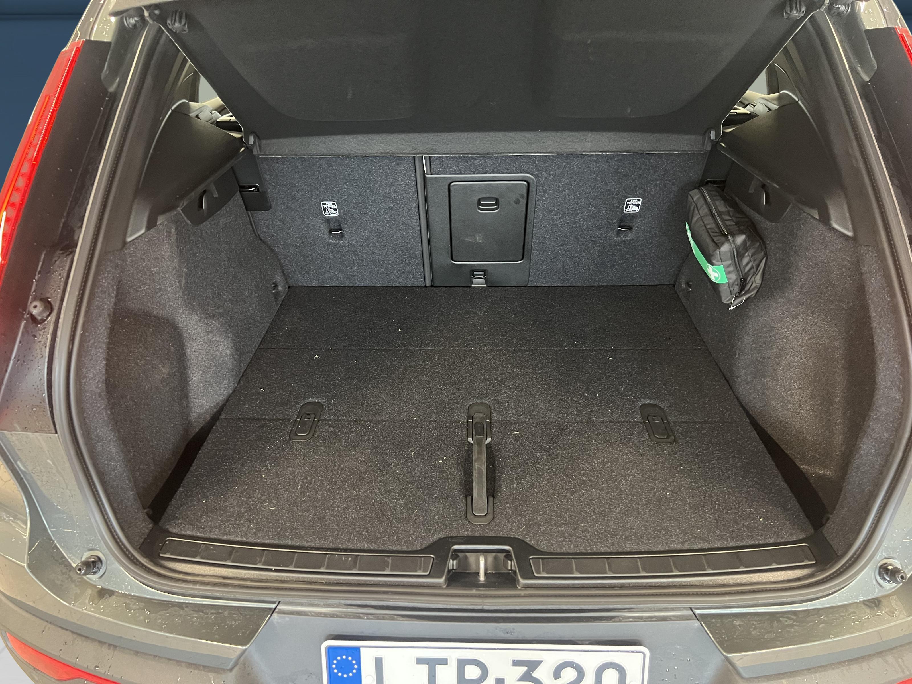 Volvo EX40 11