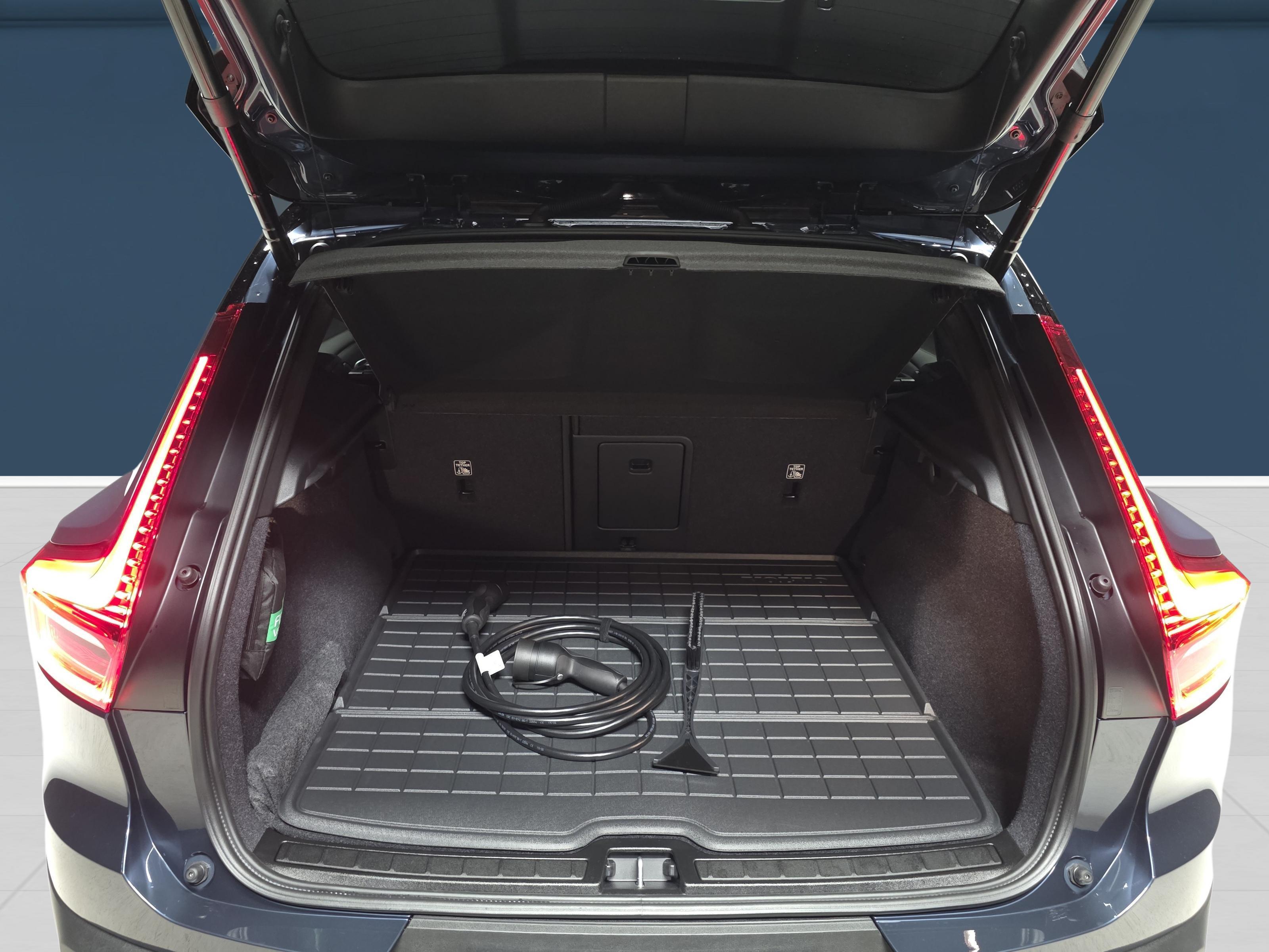 Volvo EX40 11