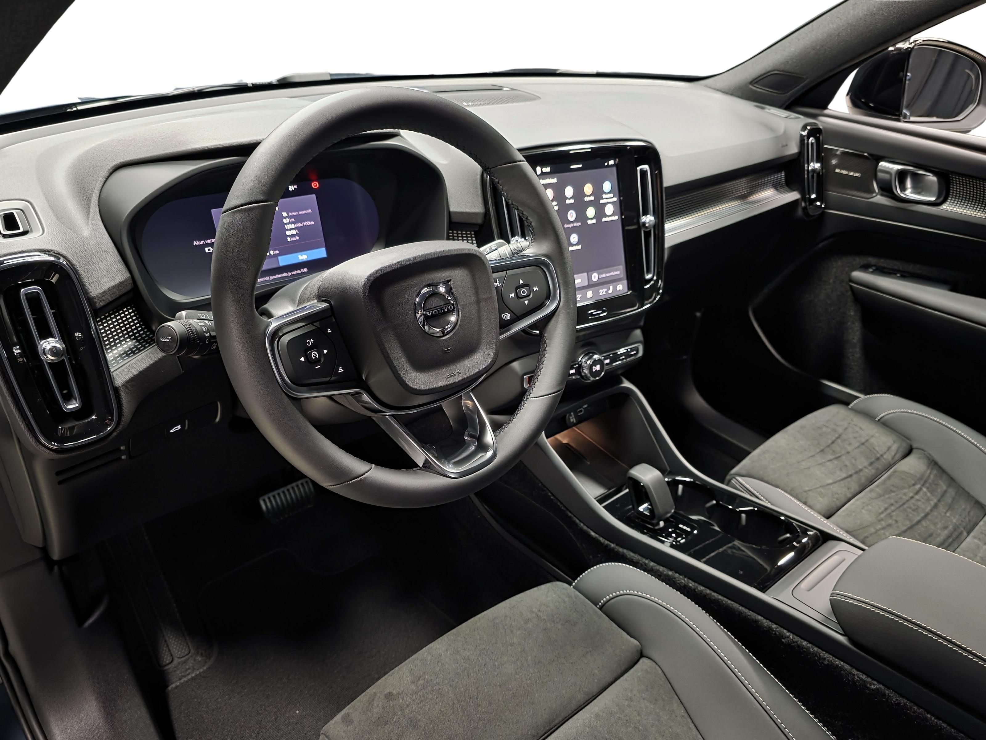 Volvo EX40 8